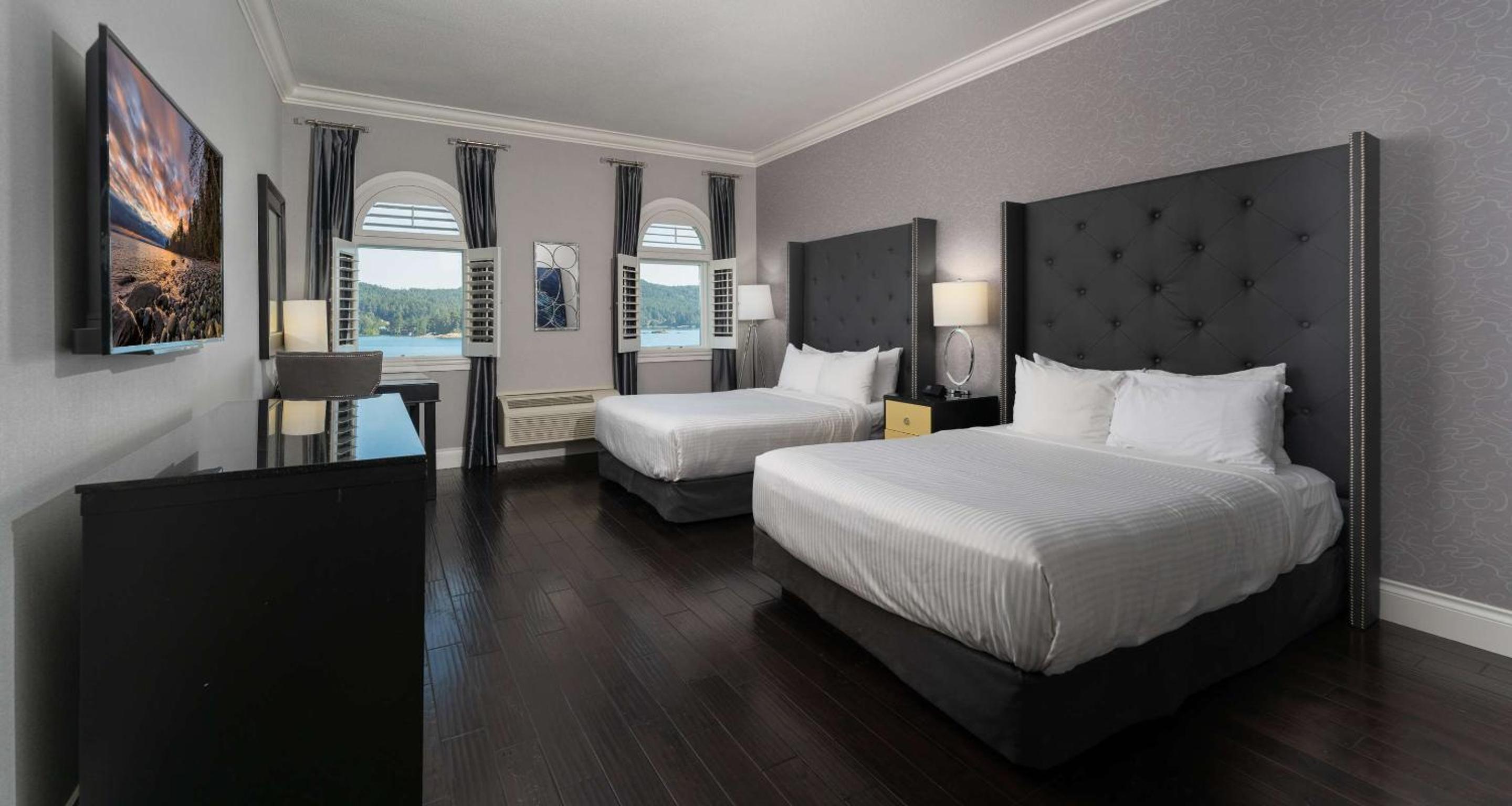 Queen Room with Two Queen Beds and Premium Water View - Photo 2