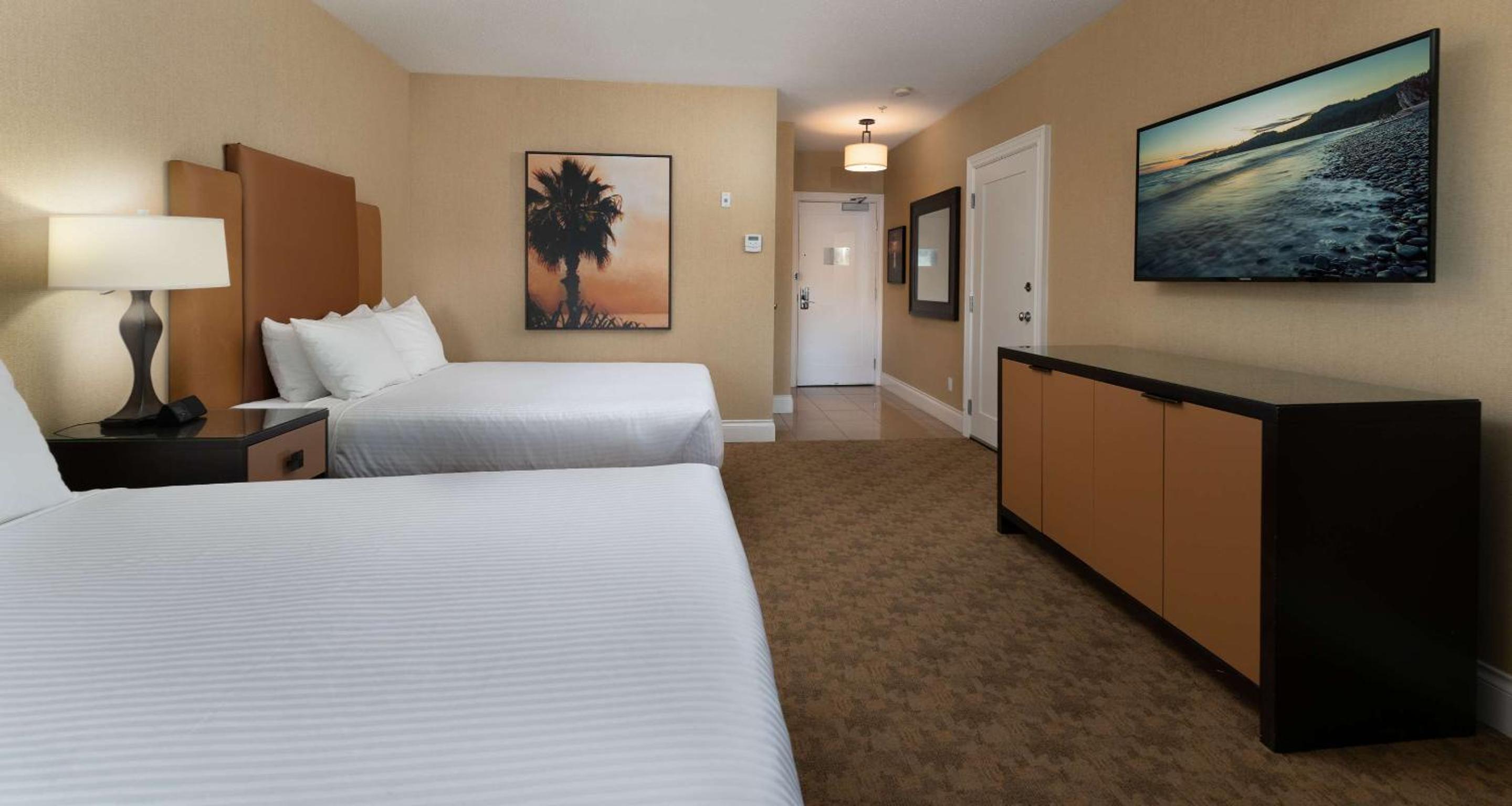 Queen Room with Two Queen Beds and Balcony - Partial Water View - Photo 3