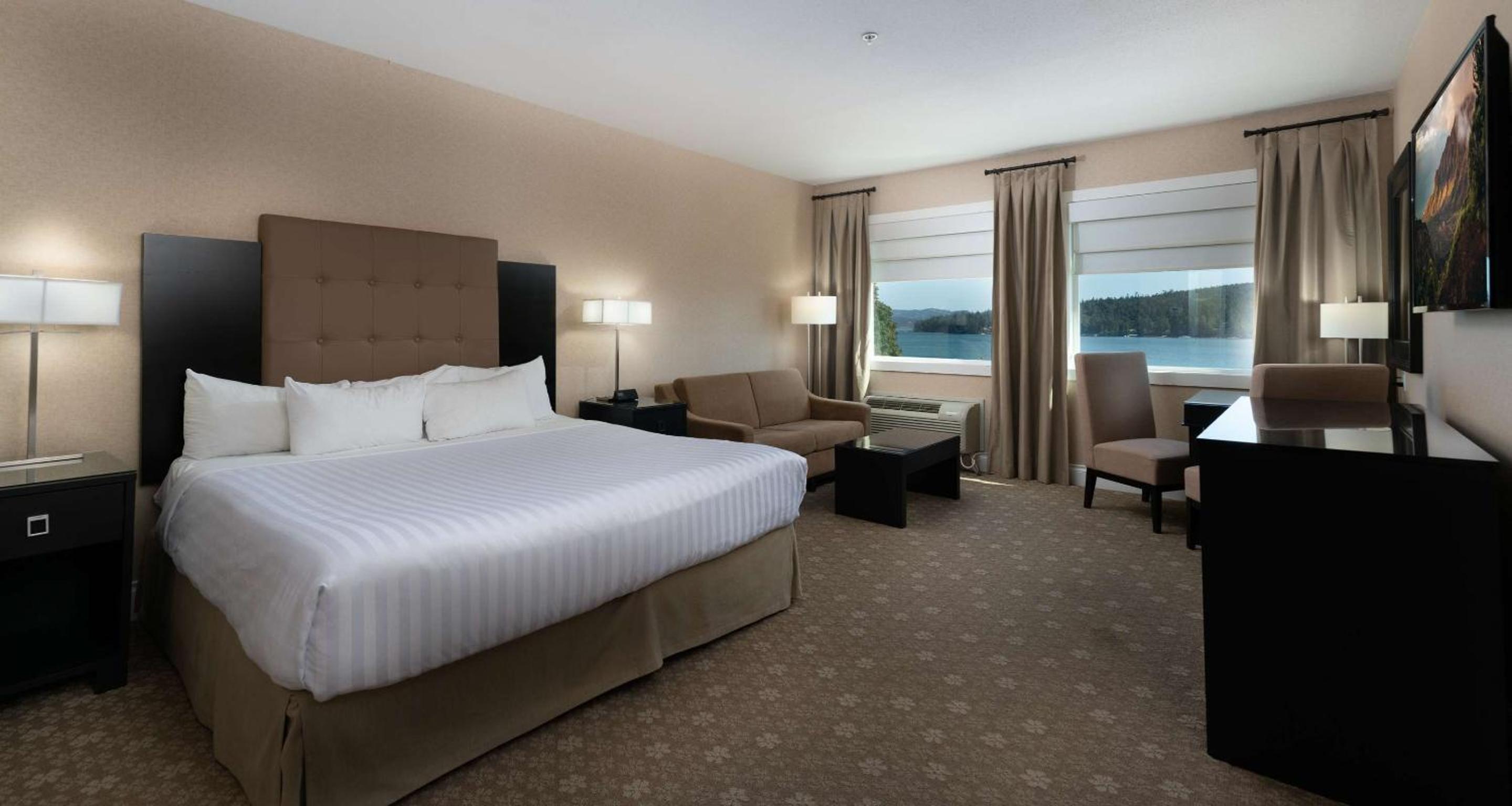 King Room with Sofa Bed and Premium Water View - Photo 1
