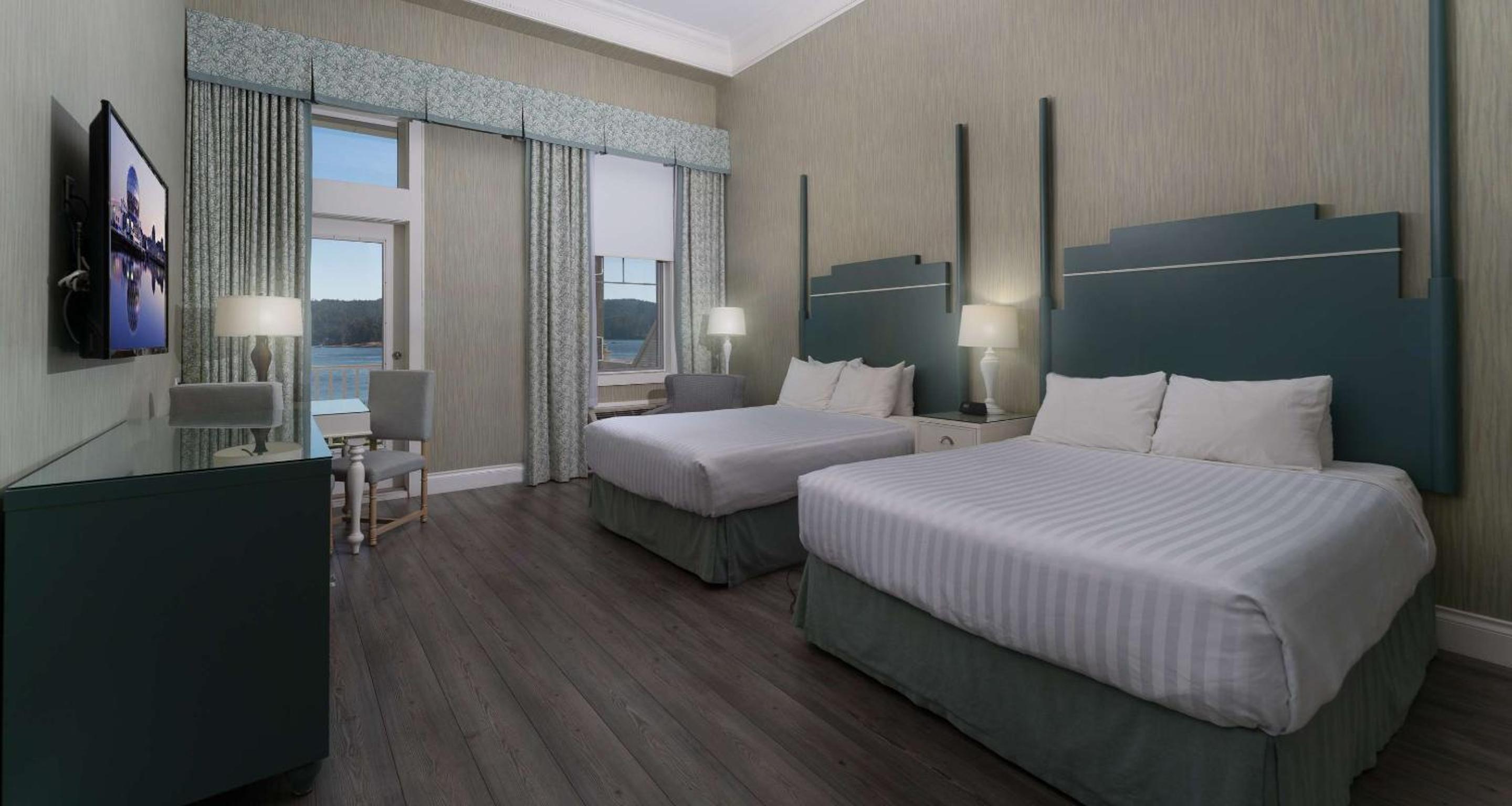 Queen Room with Two Queen Beds and Balcony - Partial Water View - Photo 4
