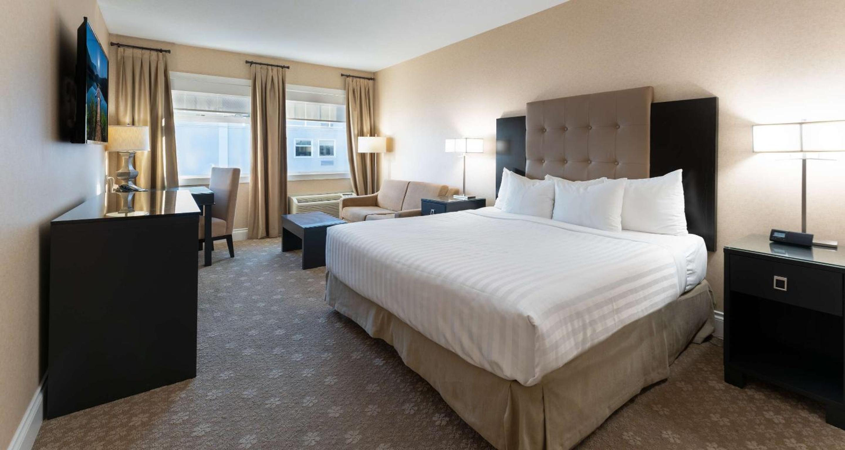 King Room with Sofa Bed and Partial Water View - Photo 1