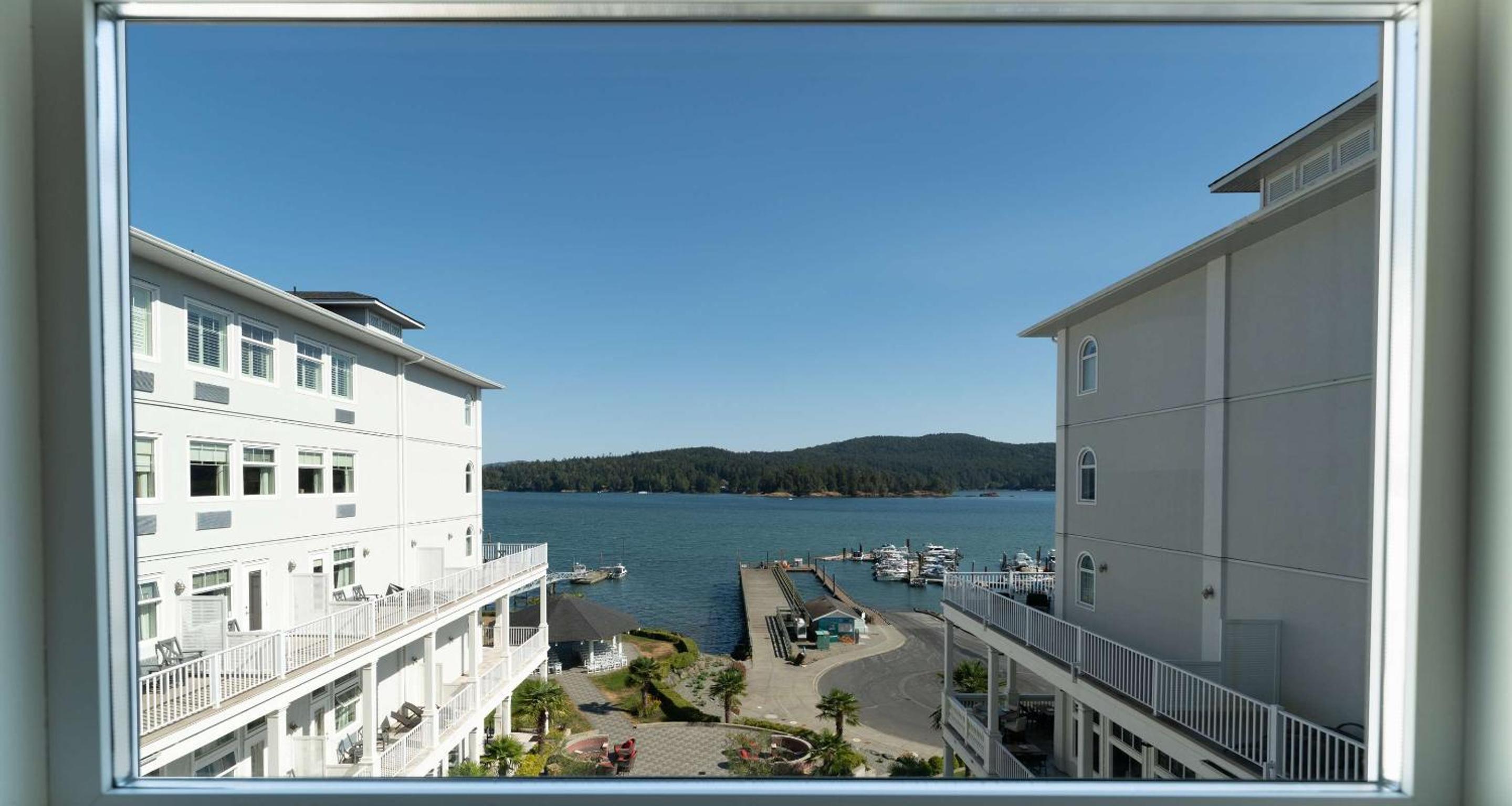 King Room with Sofa Bed and Premium Water View - Photo 4