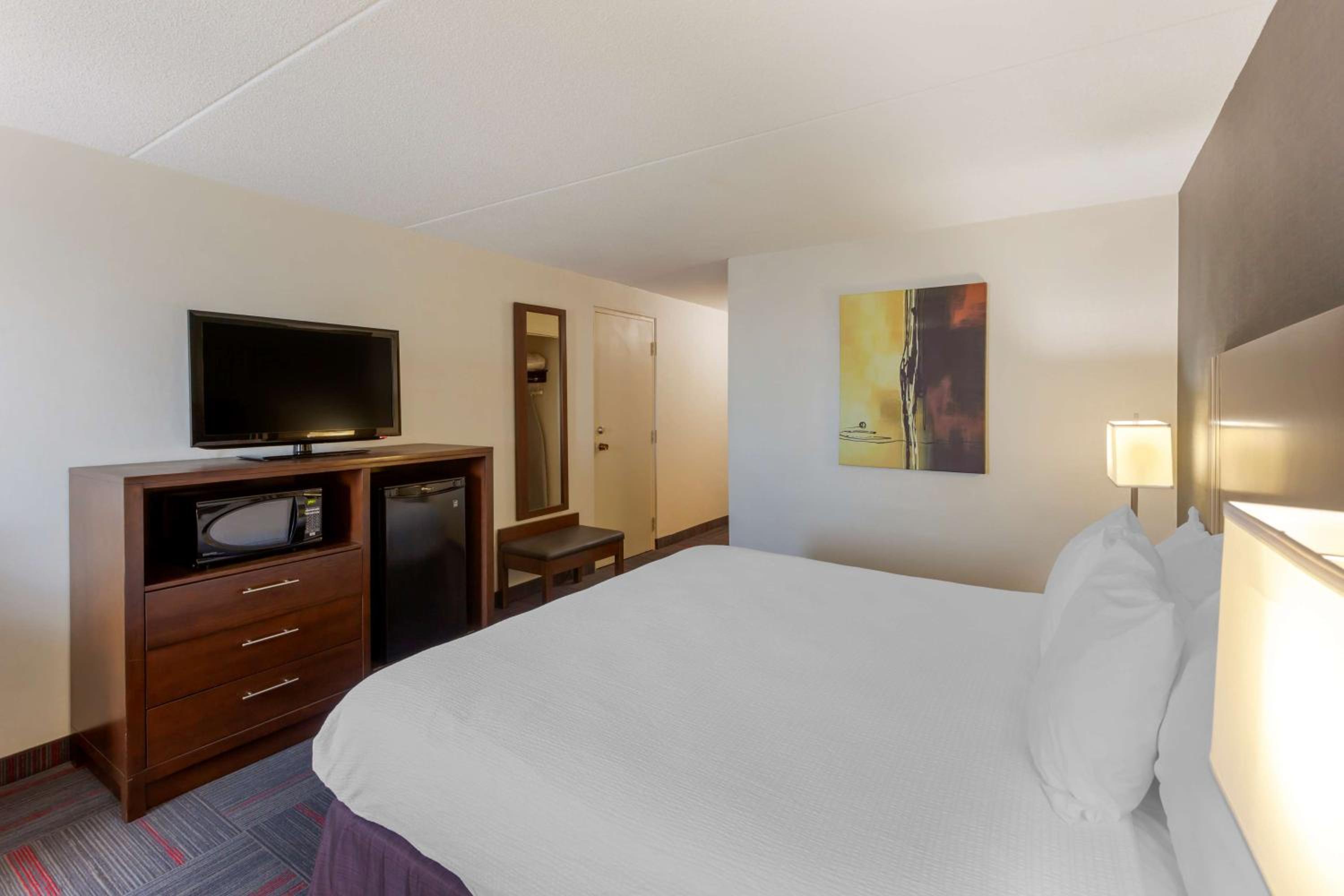King Room with Walk-In Shower - Mobility Accessible