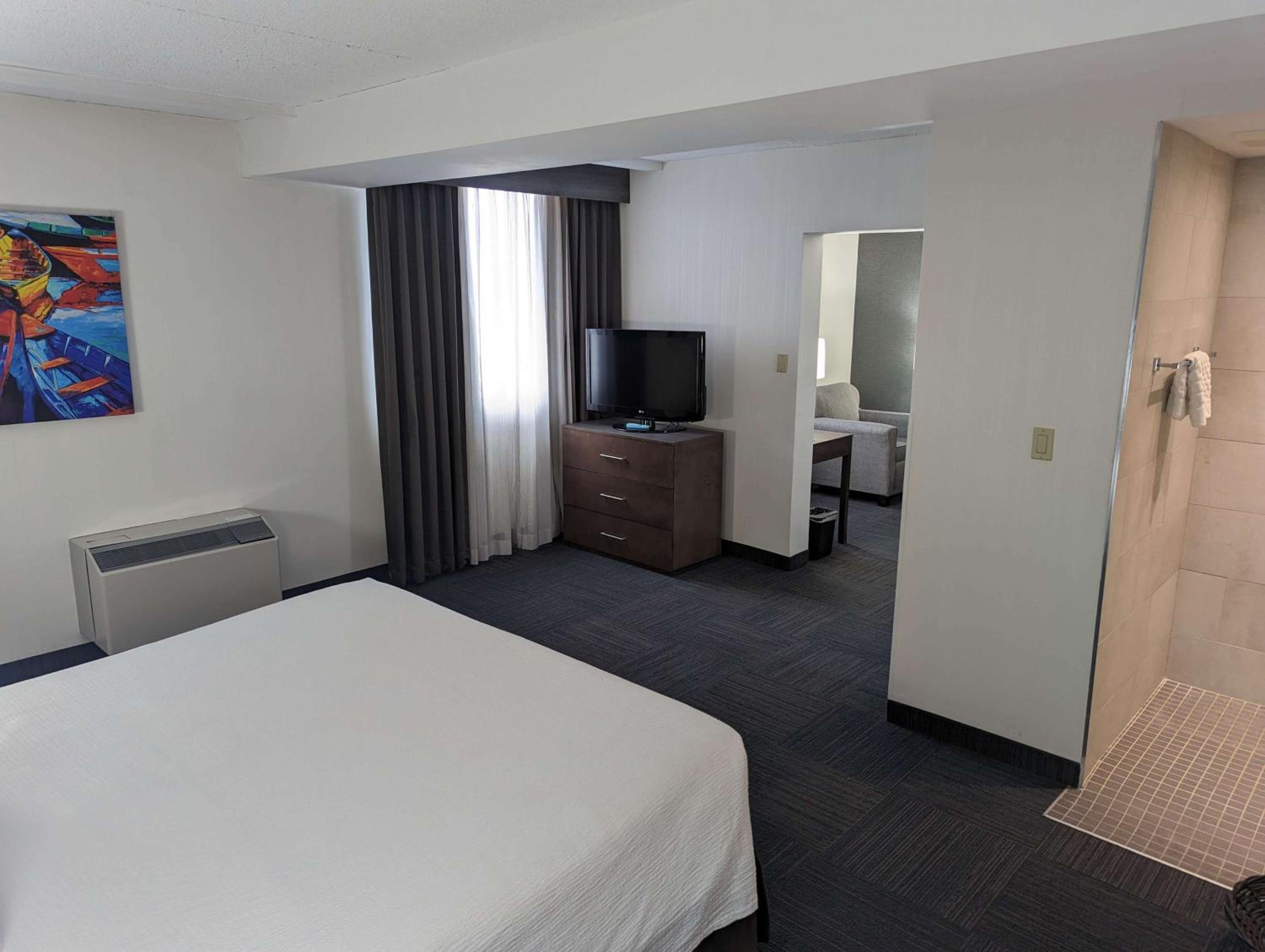 Deluxe King Suite with Hot Tub