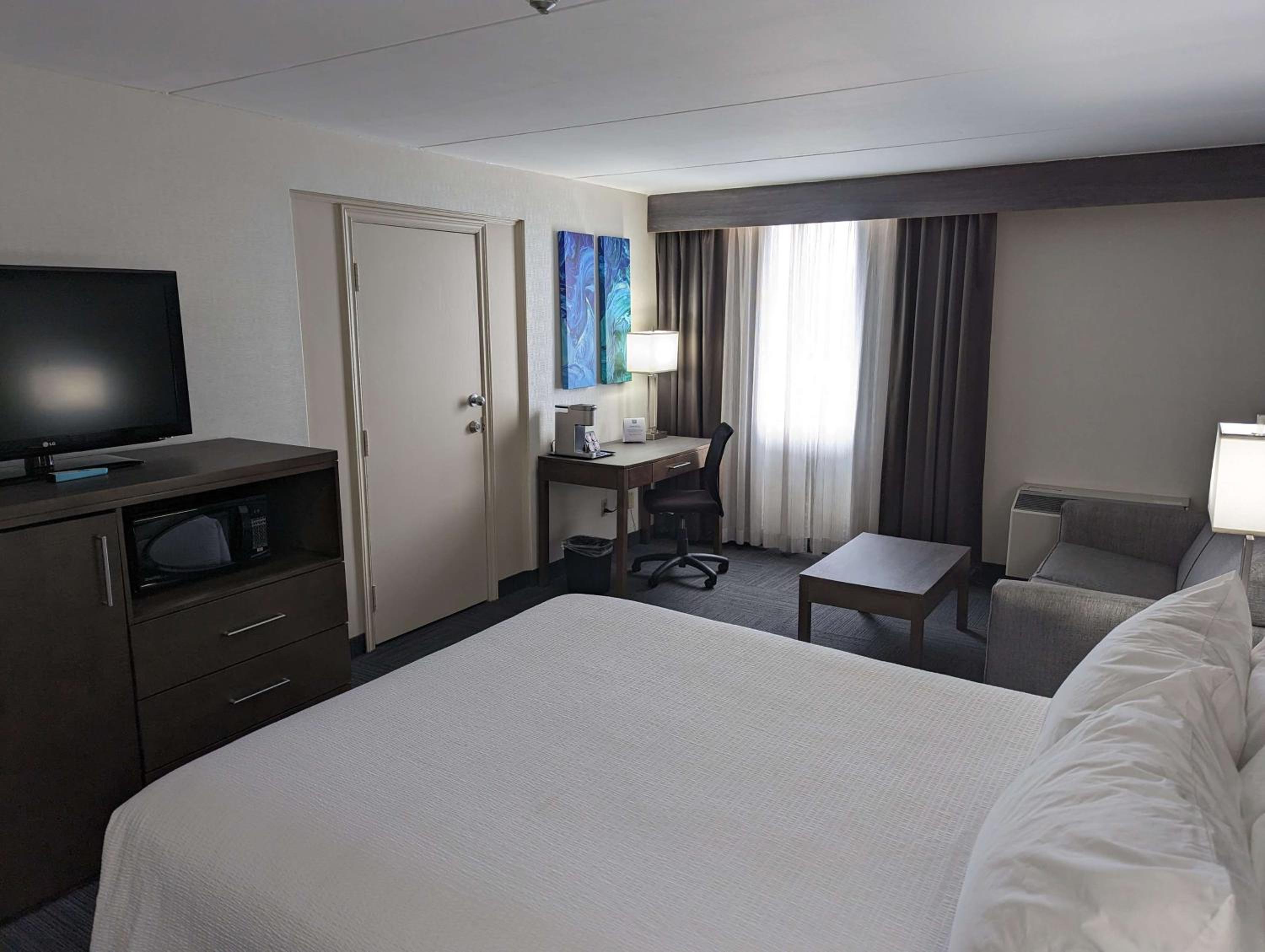 Standard Queen Room