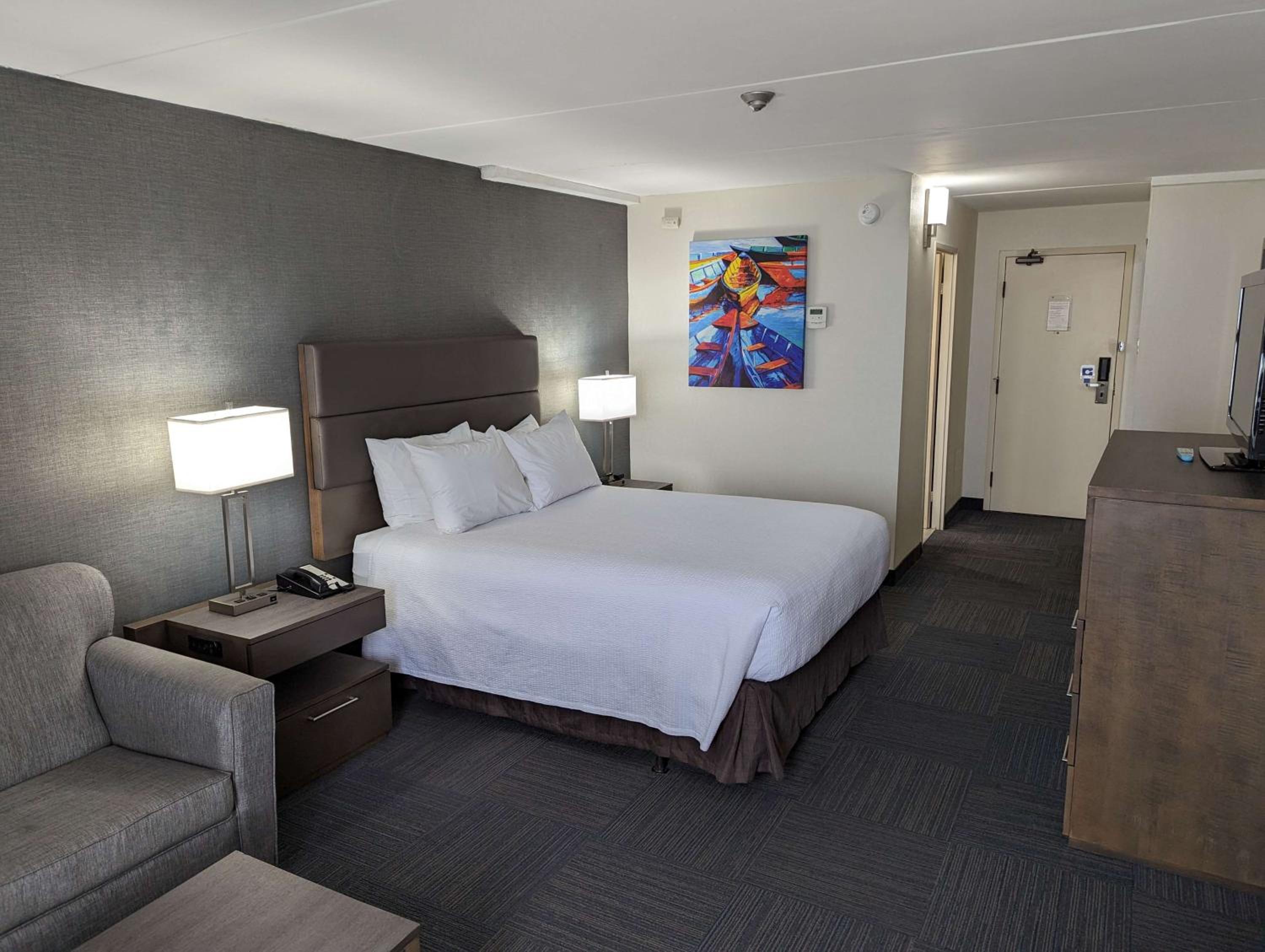 King Room with Walk-In Shower - Mobility Accessible