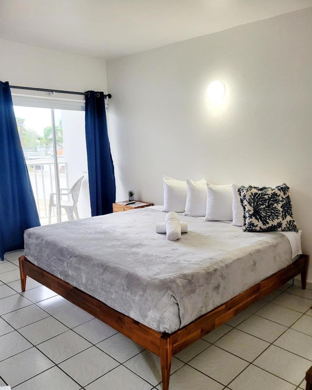 King Room with Balcony photo 2