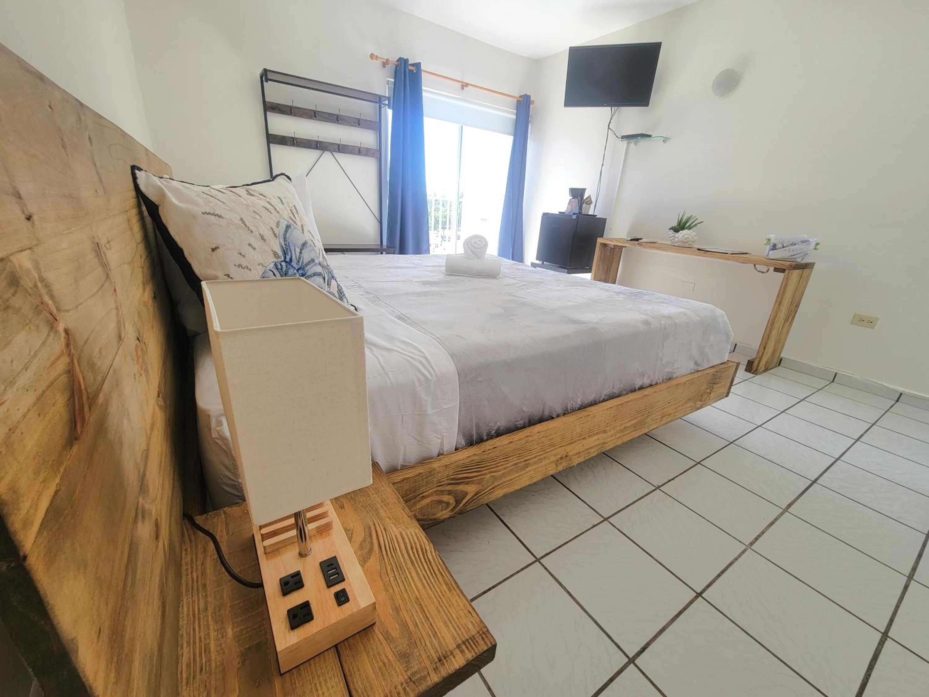Queen Room with Balcony photo 2