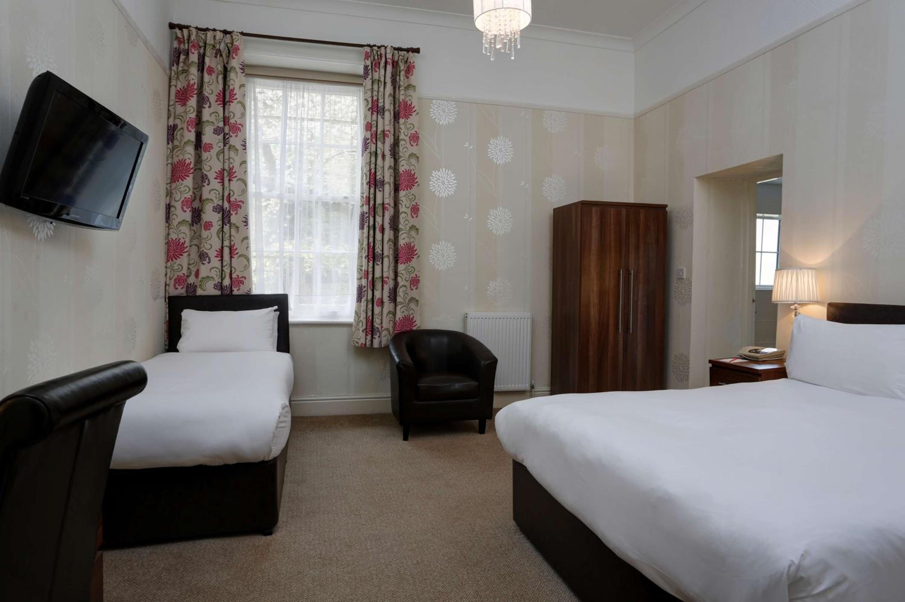 Standard Room with One Double Bed and One Single Bed - Non-Smoking