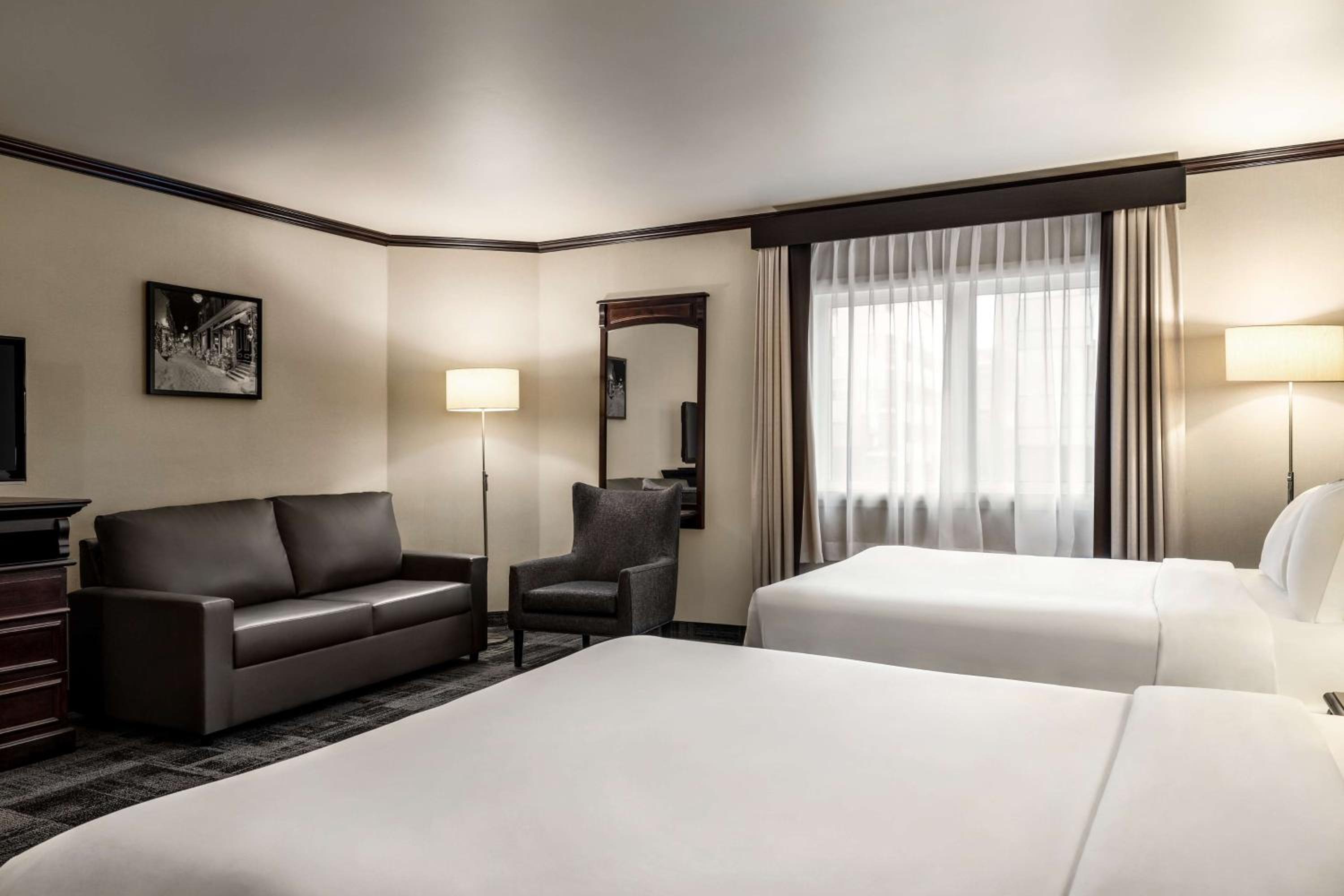 Business Queen Room with Two Queen Beds and Sofa Bed - Photo 1