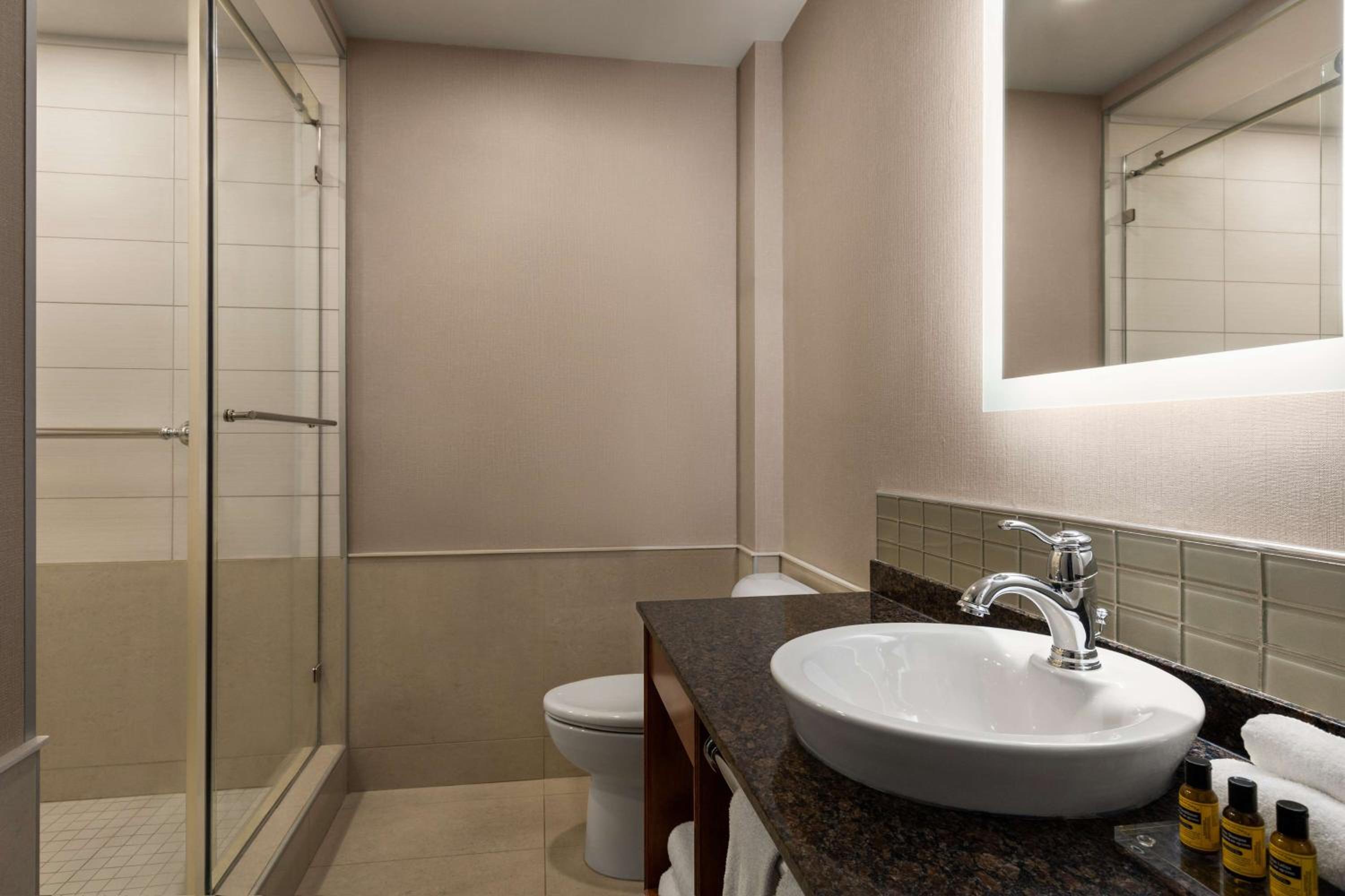 Executive King Room - Non-Smoking - Photo 4