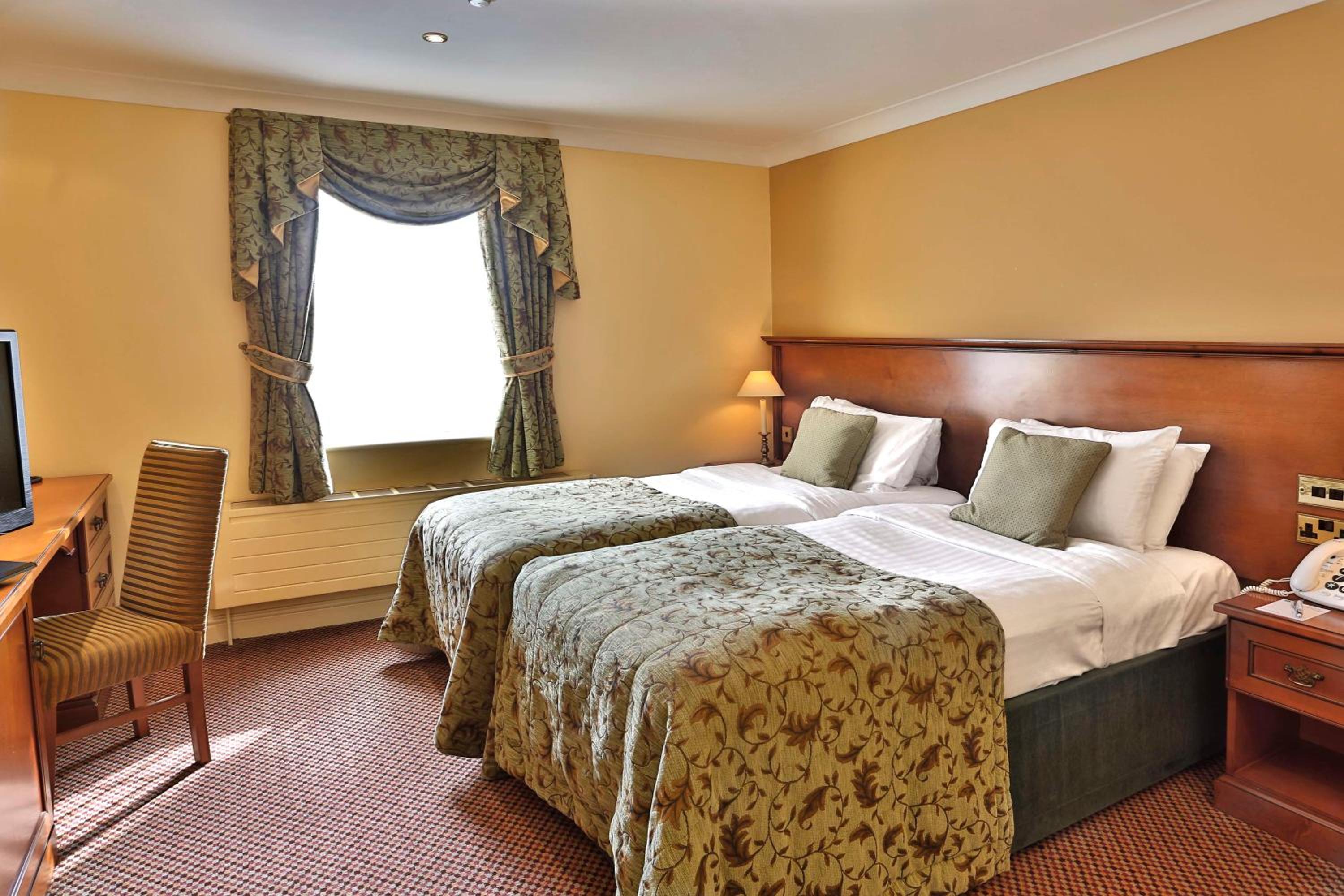 Twin Room - Disability Access - Photo 1