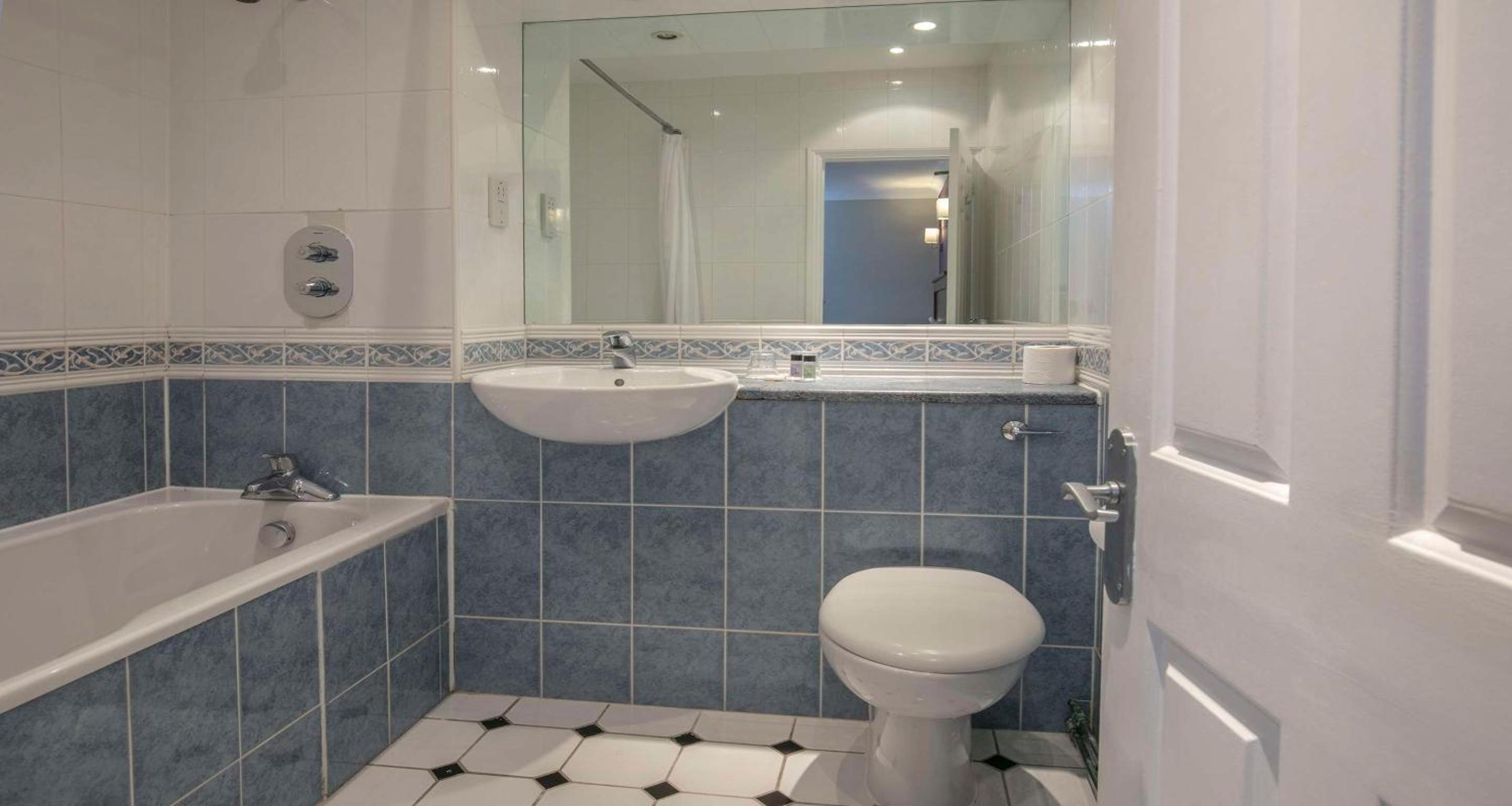 Standard Double Room - Non-Smoking - Photo 2