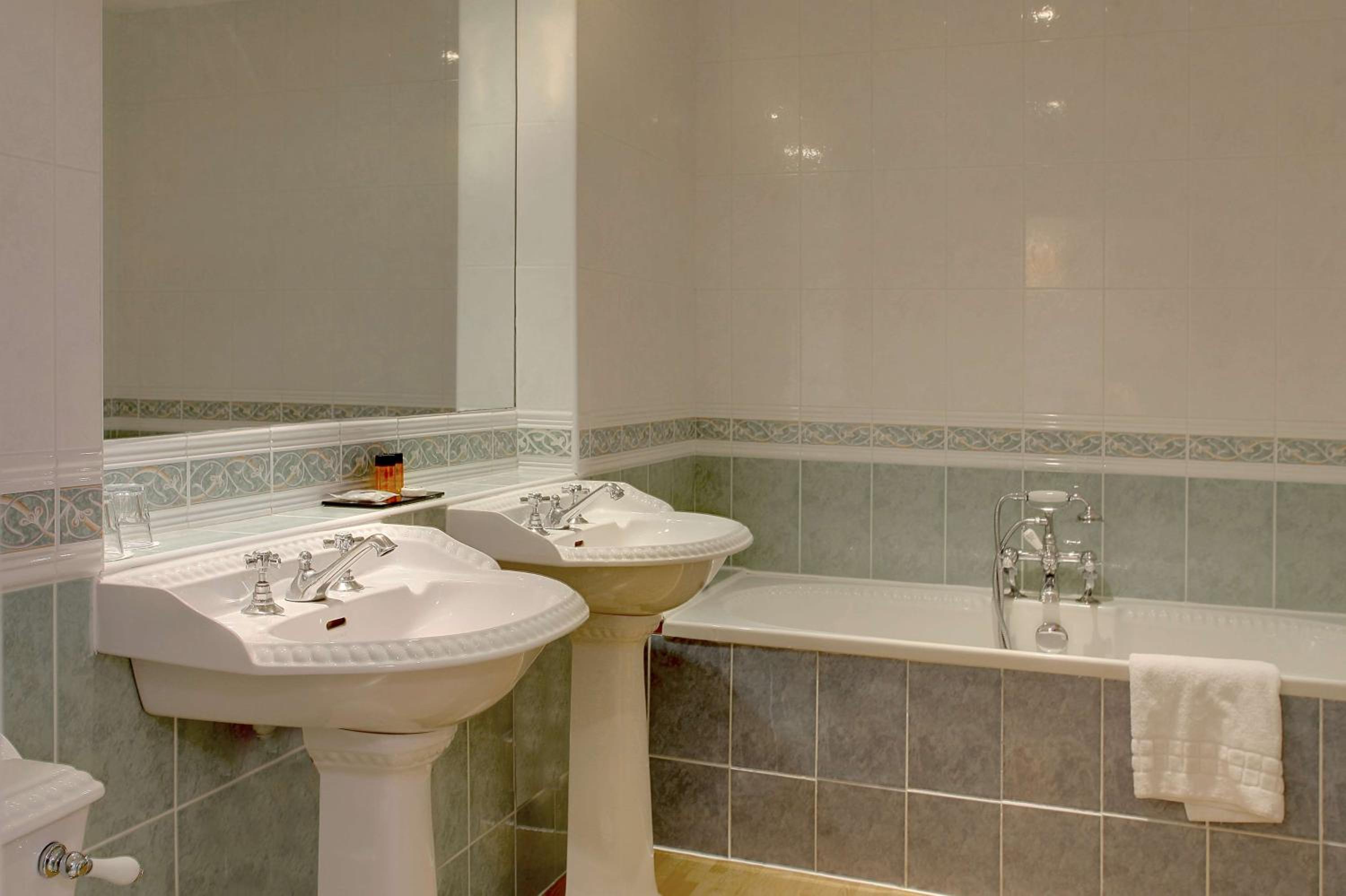 Standard Twin Room - Non-Smoking - Photo 5