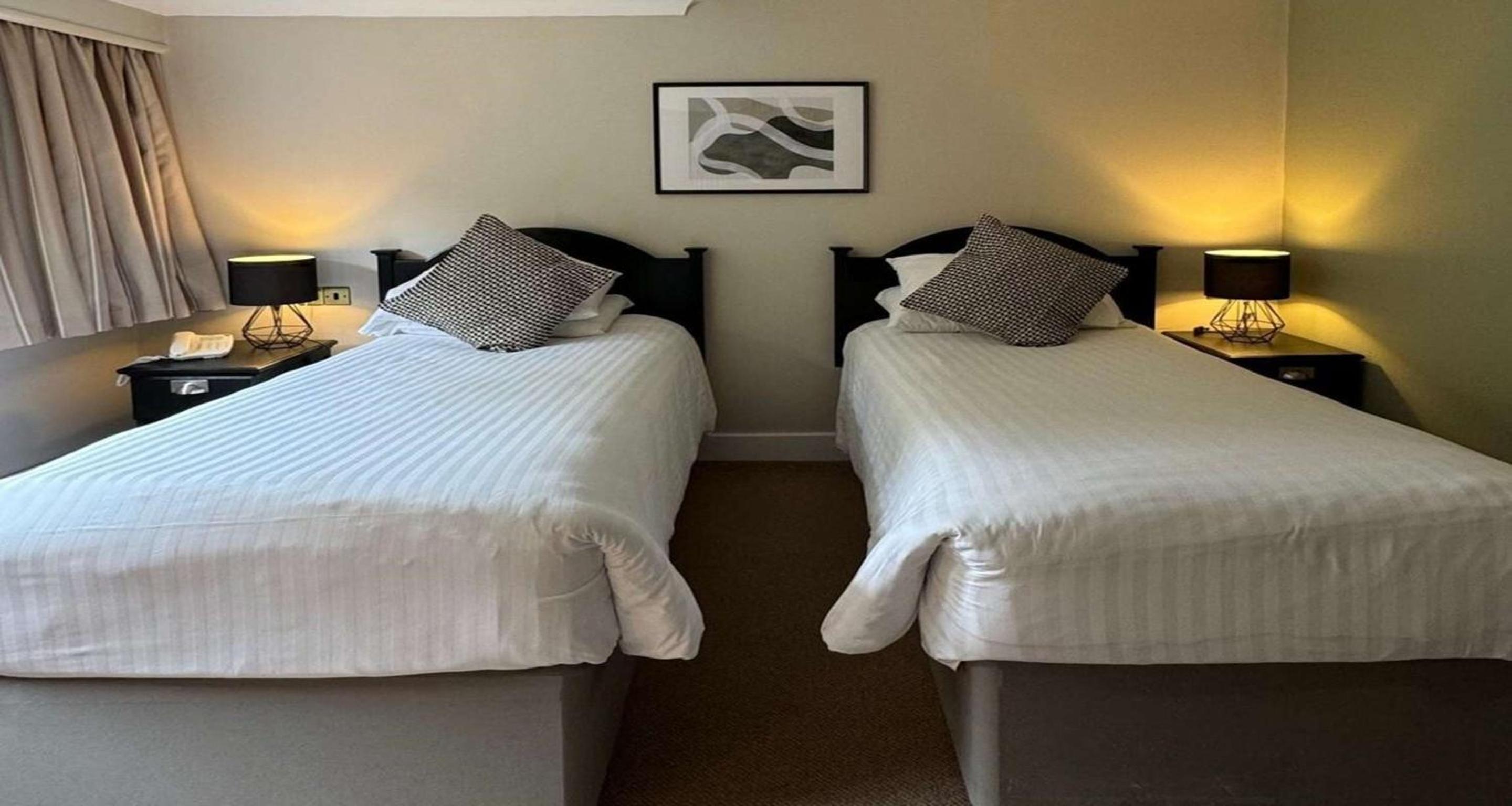 Standard Twin Room - Photo 3