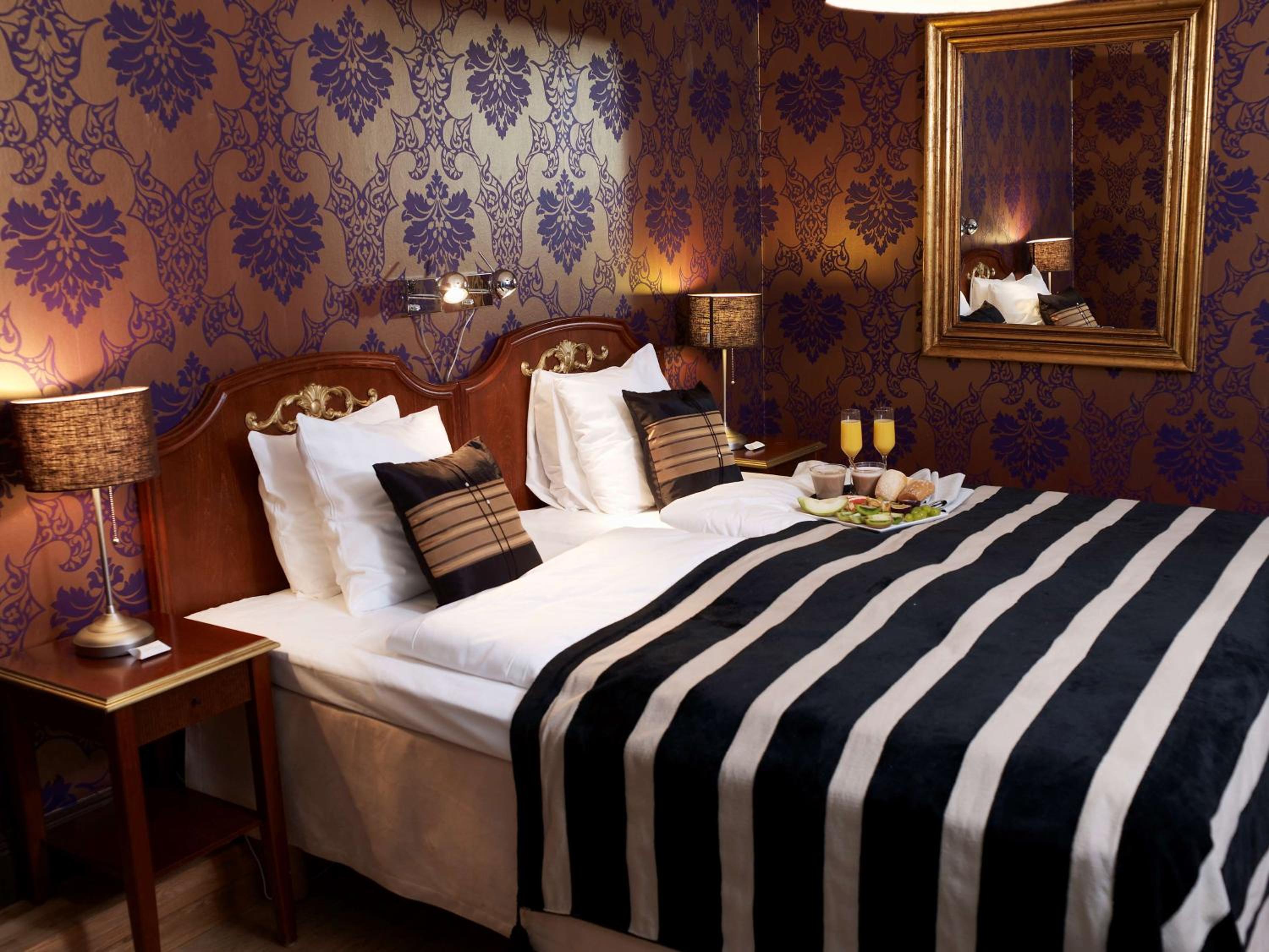 Suite with Balcony - Photo 14