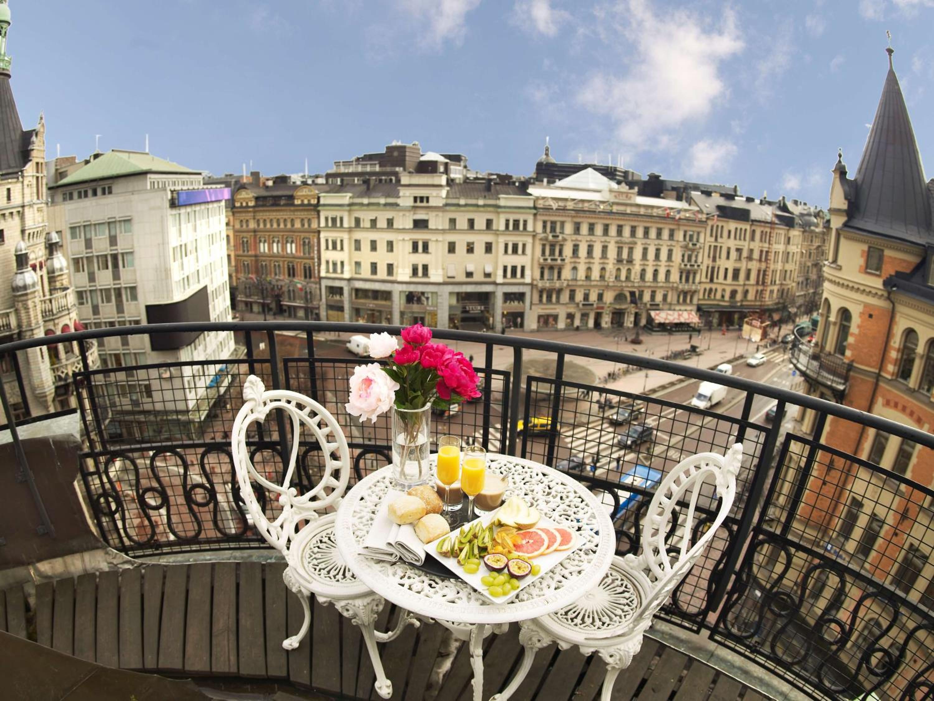 Suite with Balcony - Photo 13