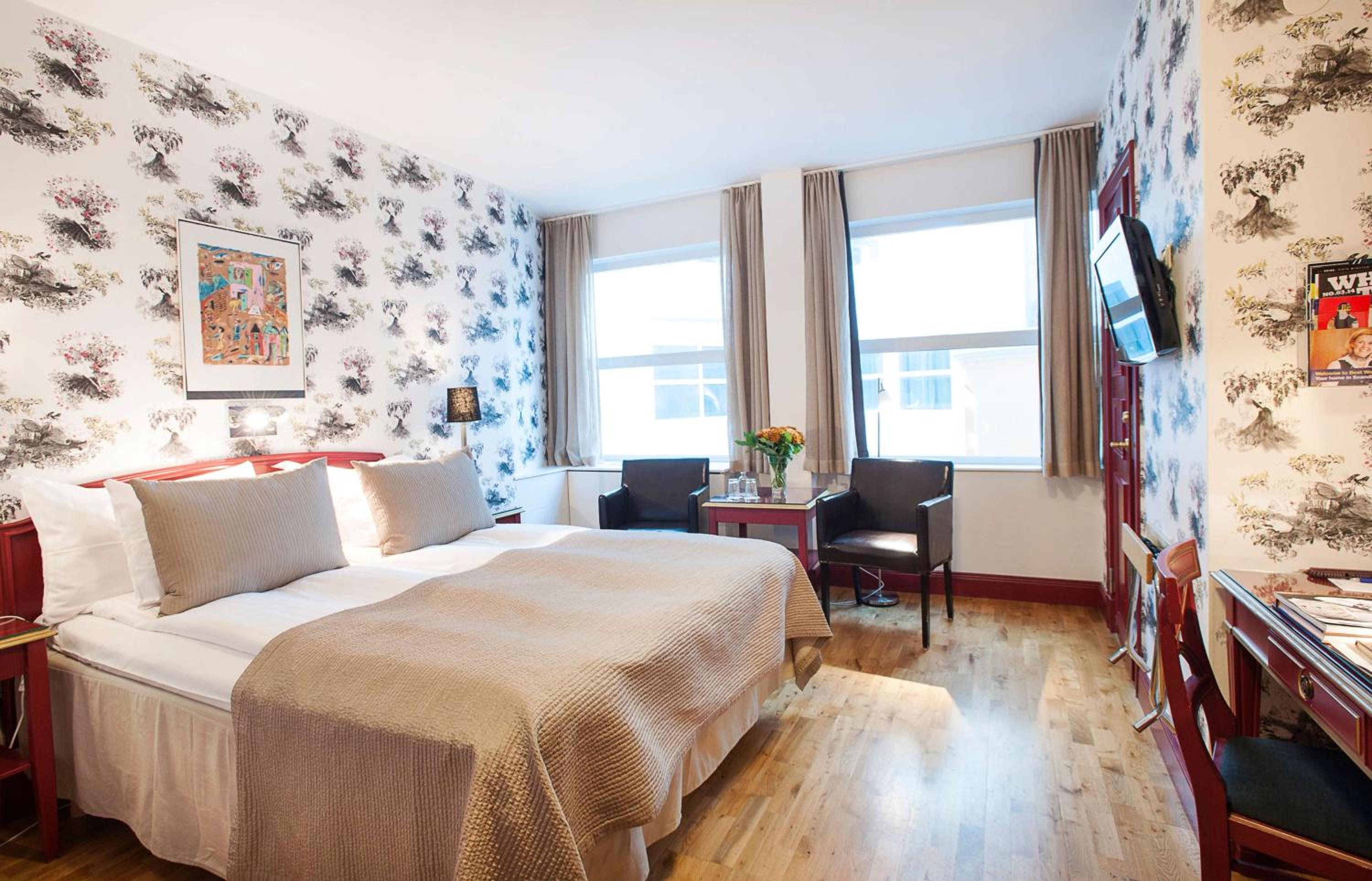Standard Queen Room - Non-Smoking
