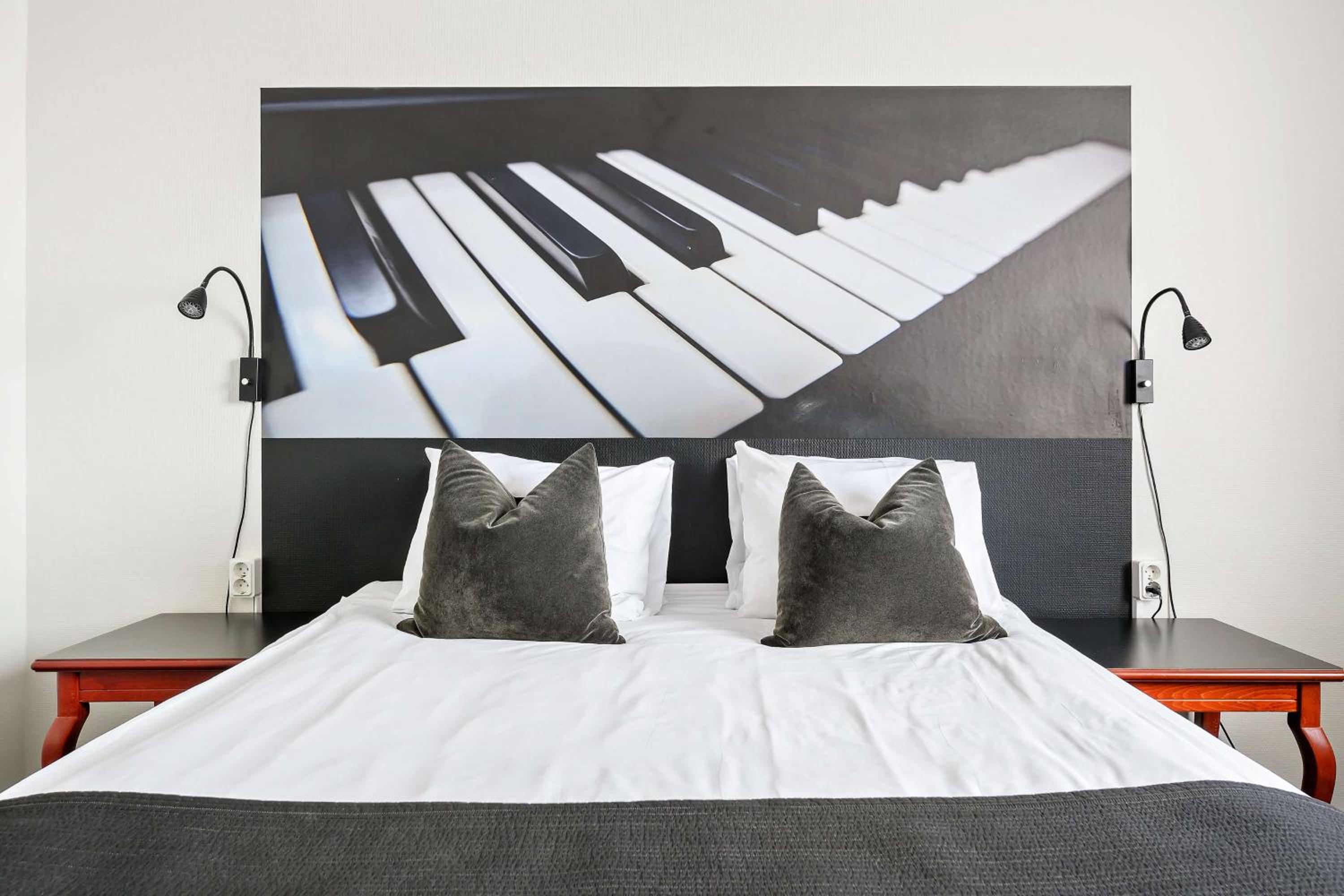 Standard Queen Room photo 2