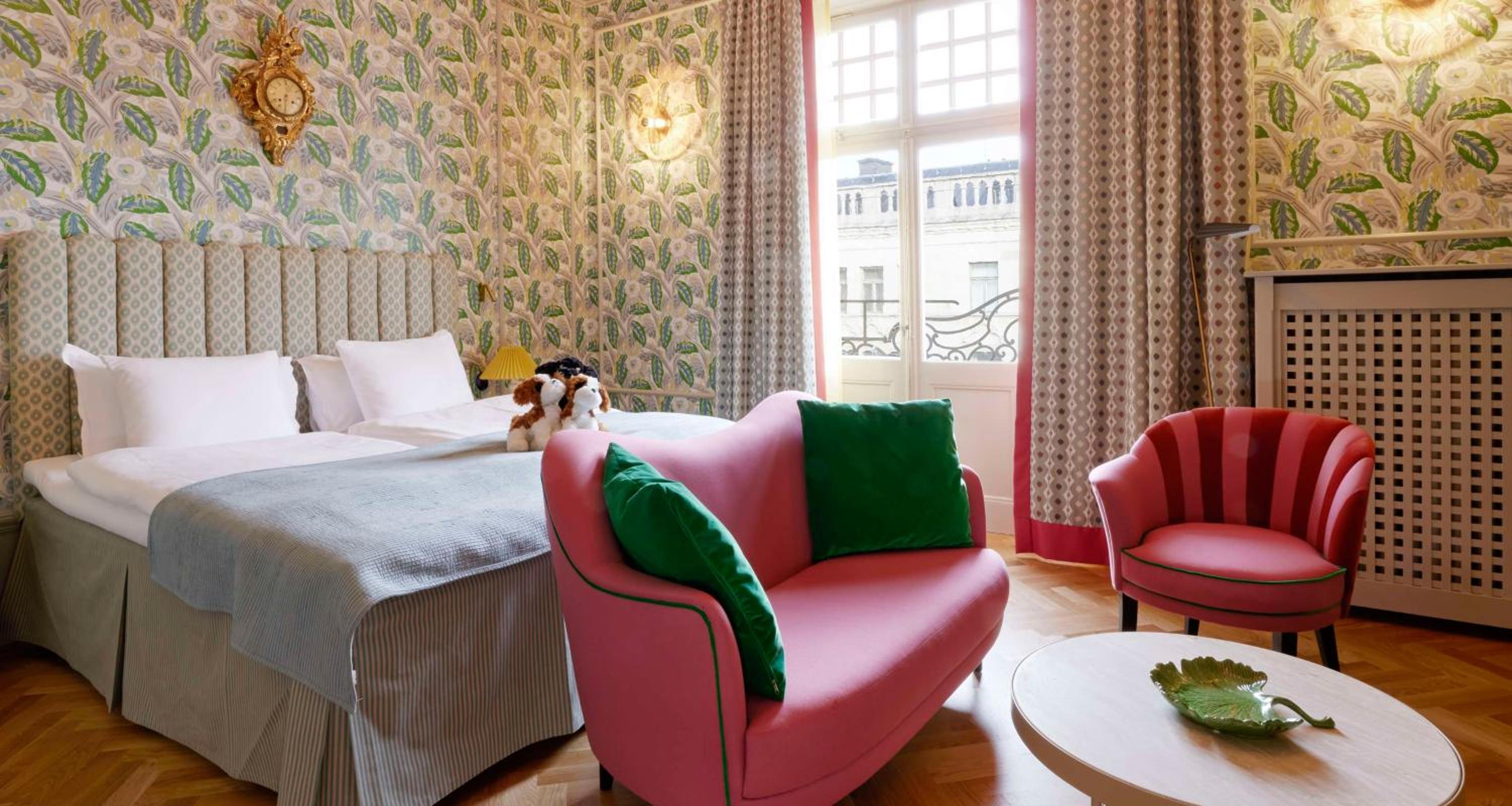 Deluxe King Room with Balcony - Non-Smoking