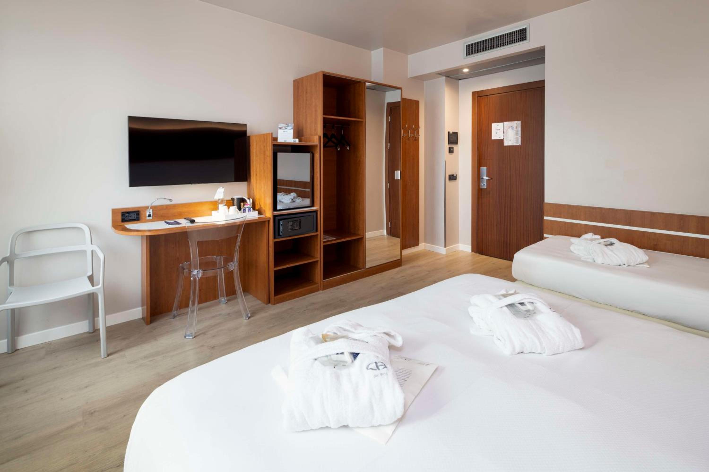 Comfort Queen Room