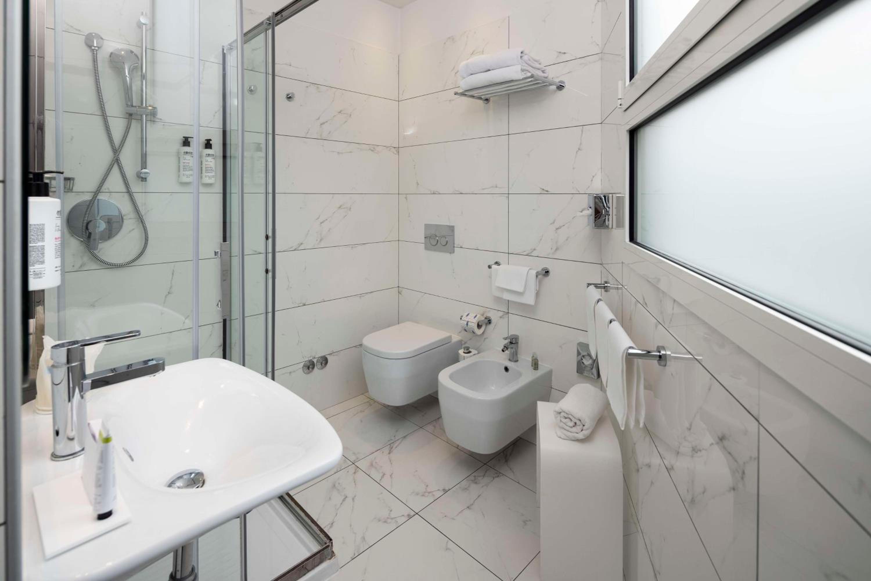 Comfort Queen Room