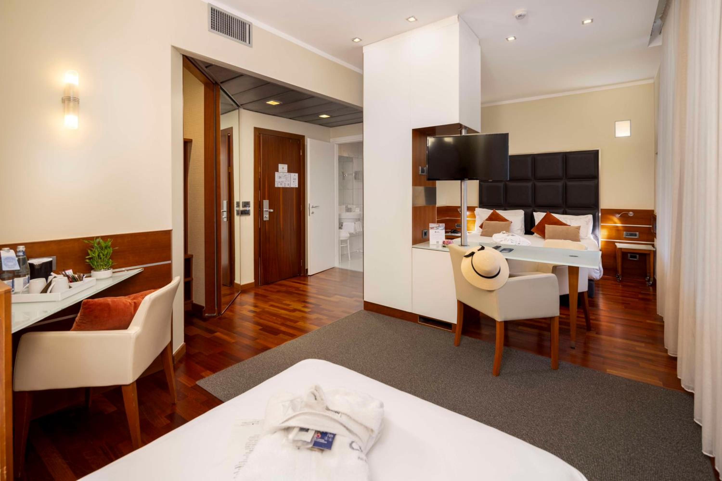 Comfort Queen Room