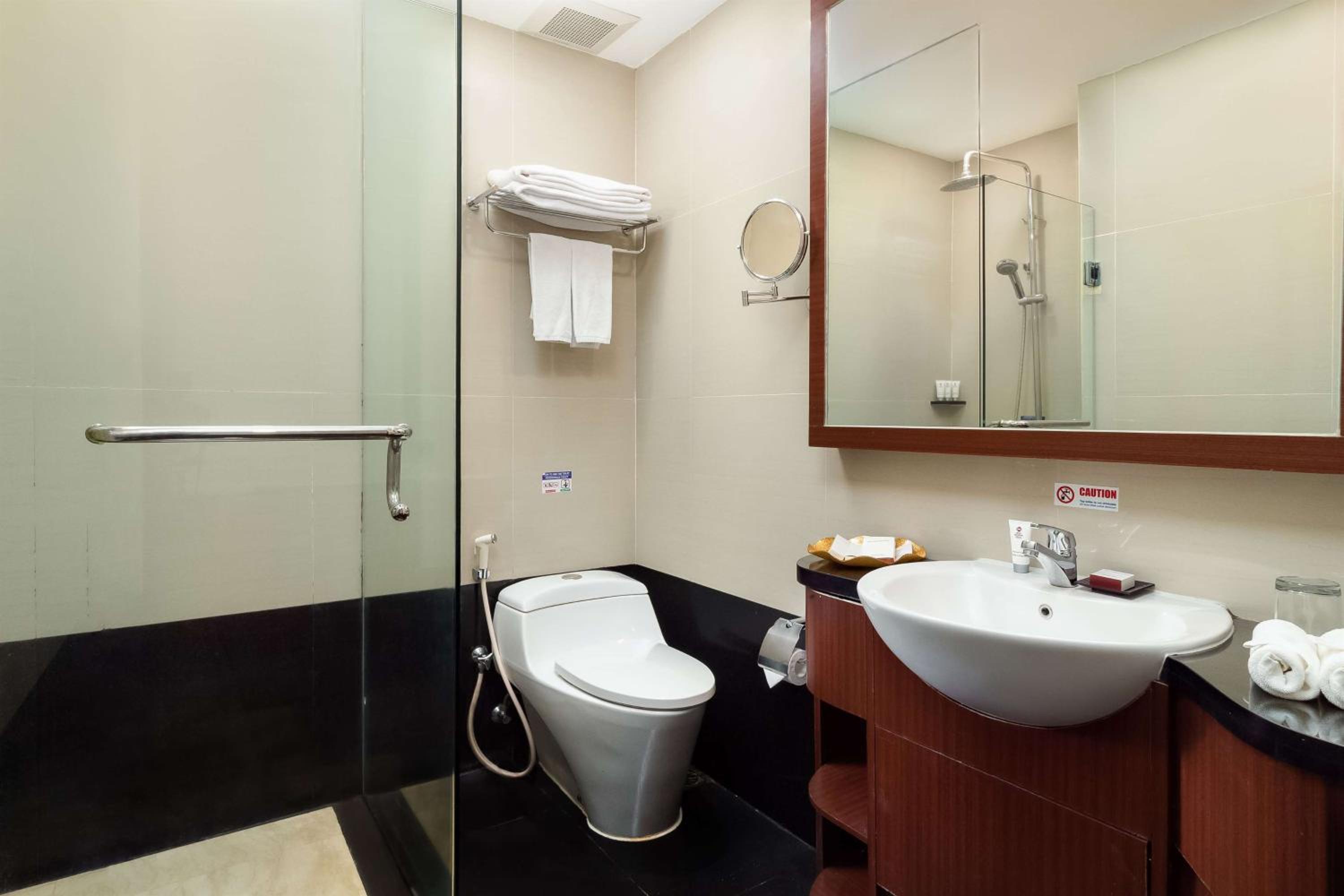 Deluxe Double Room with Bath Tub - Smoking photo 3