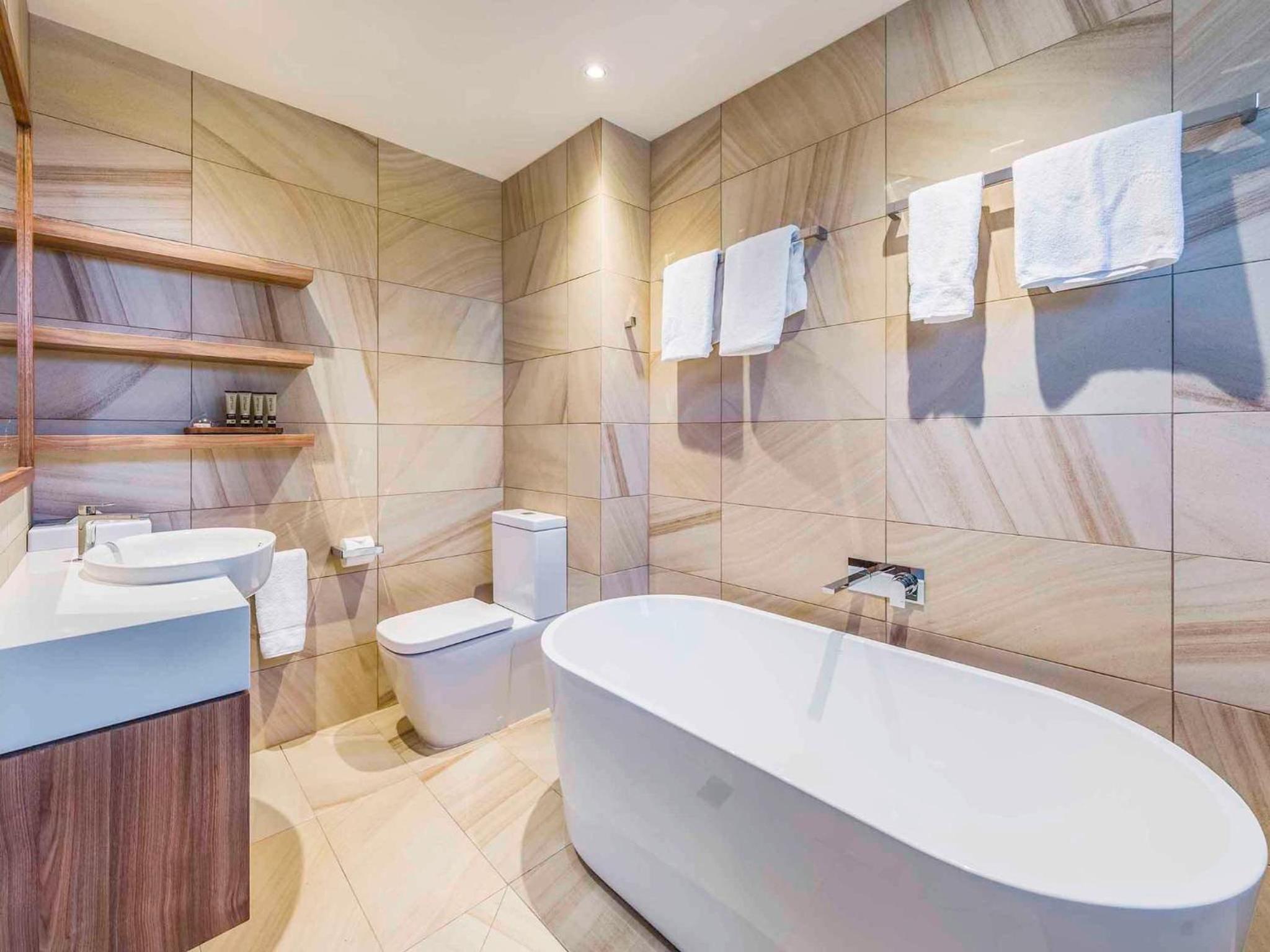 Two-Bedroom Apartment with One King and Two Single Beds photo 3