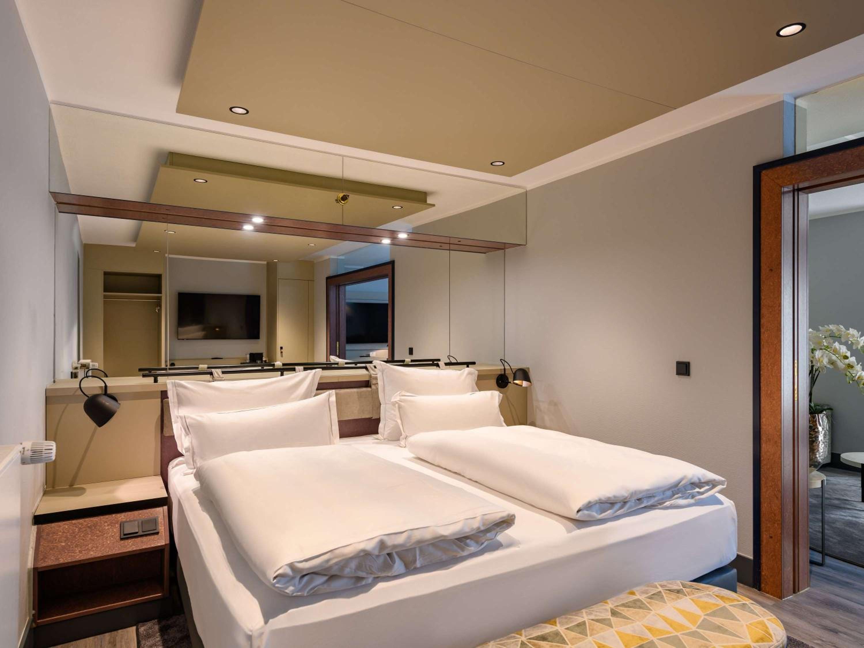 Executive Suite with King bed - Photo 10