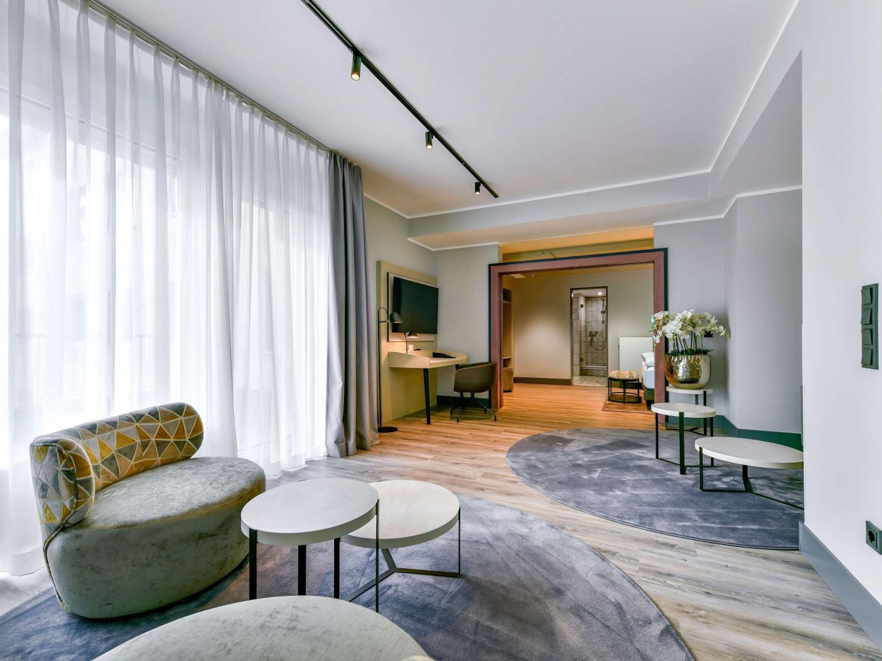 Executive Suite with King bed - Photo 5
