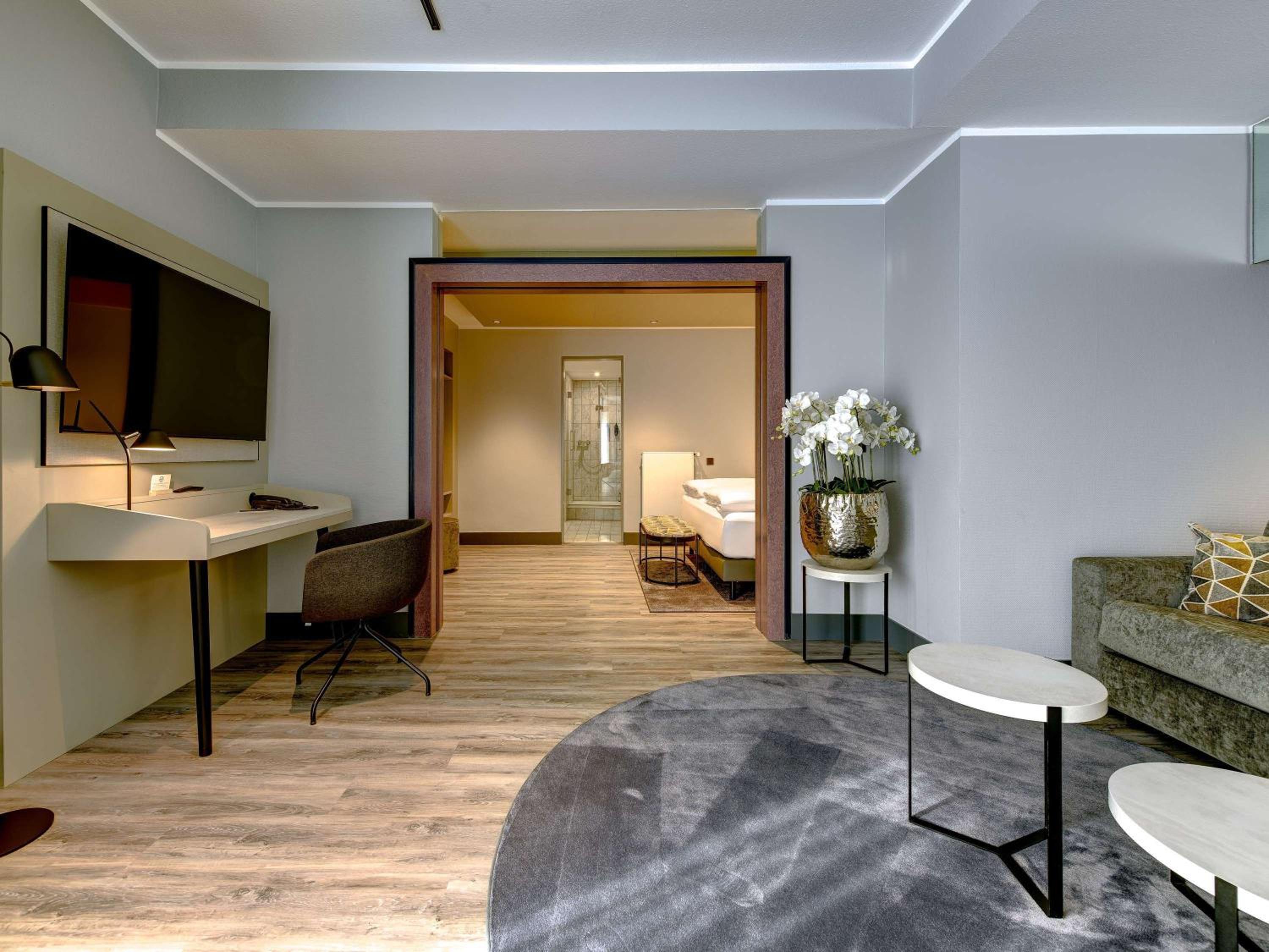 Executive Suite with King bed - Photo 11