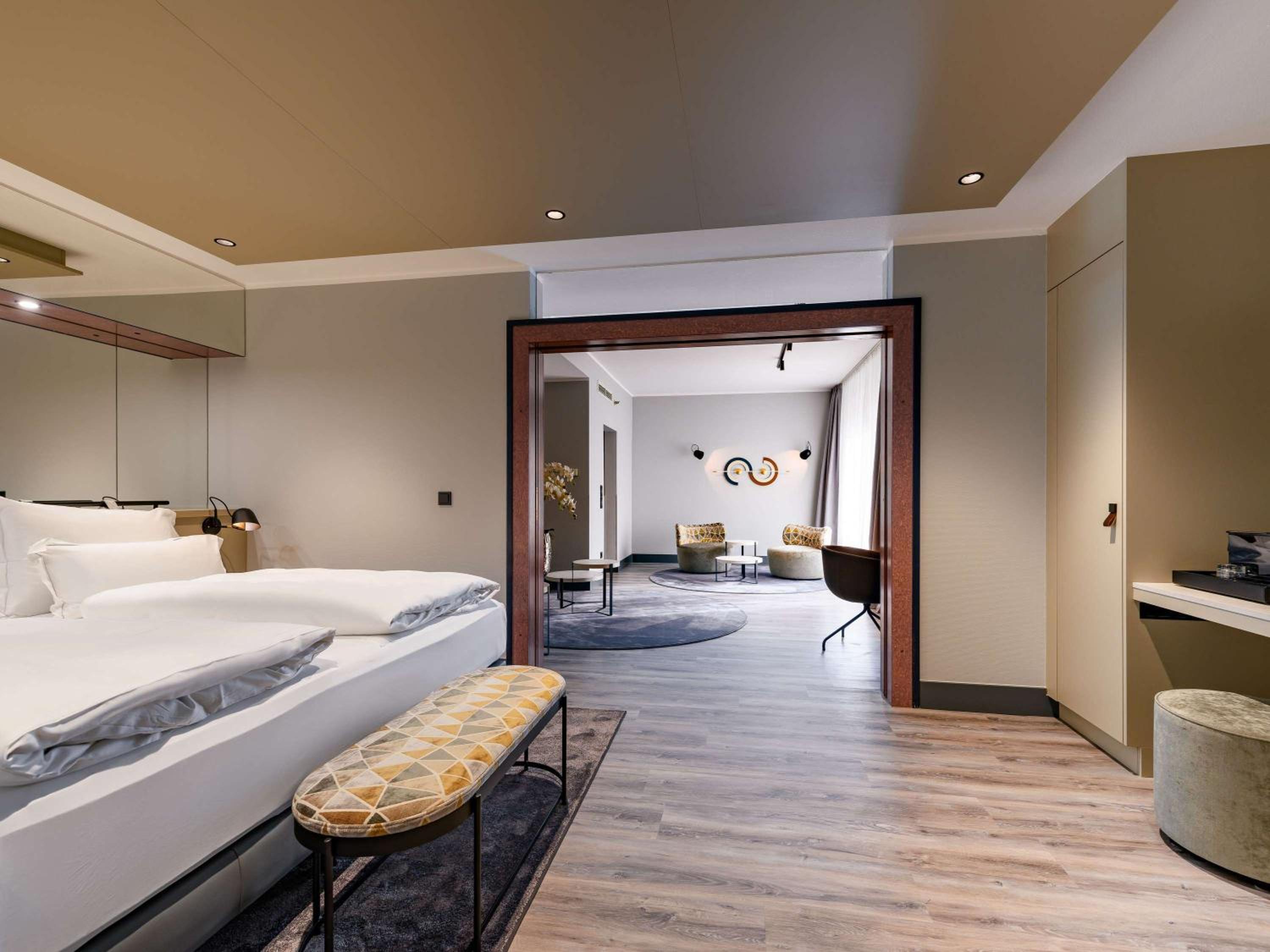 Executive Suite with King bed - Photo 3