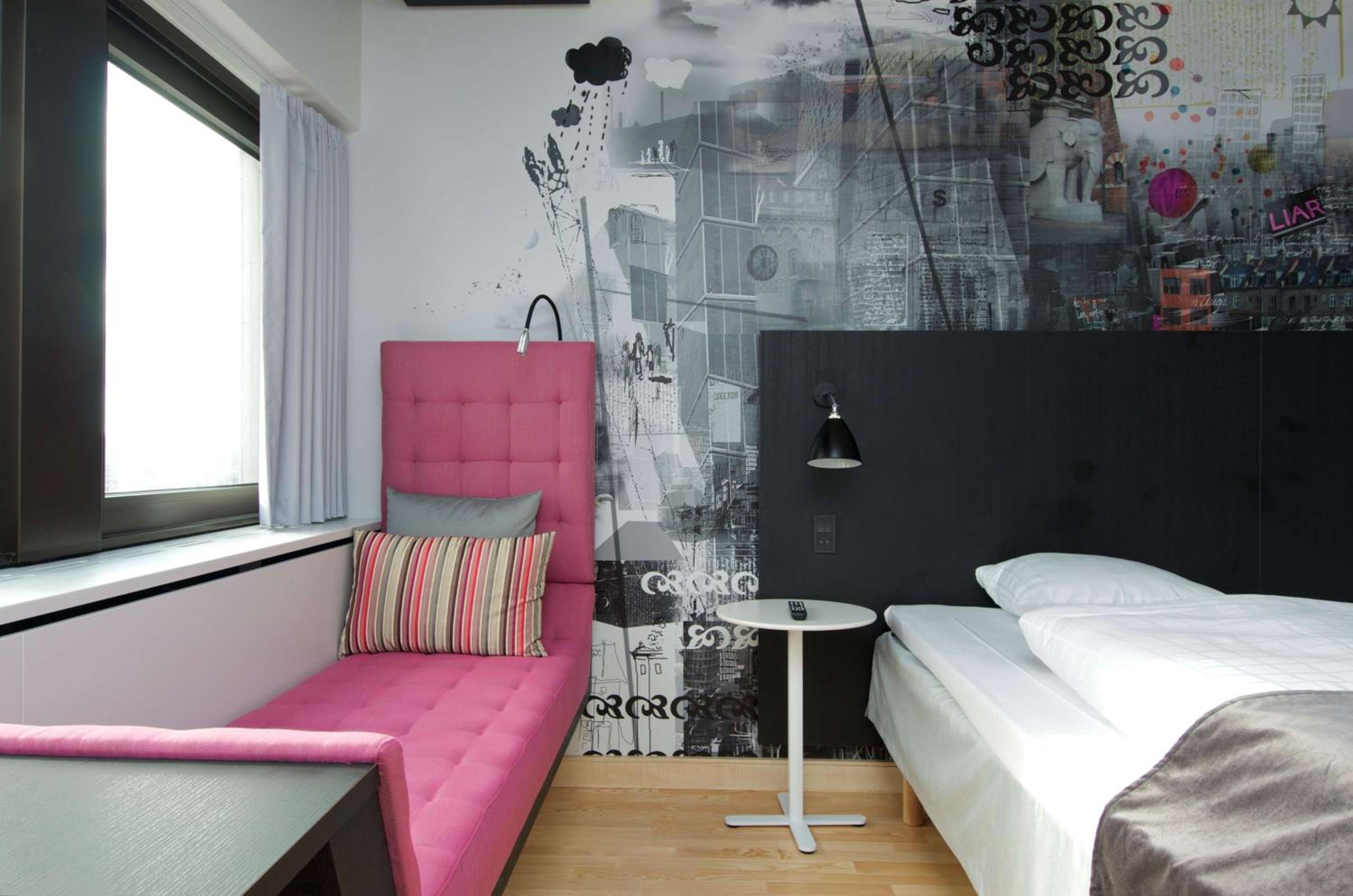 Standard Twin Room - Photo 7