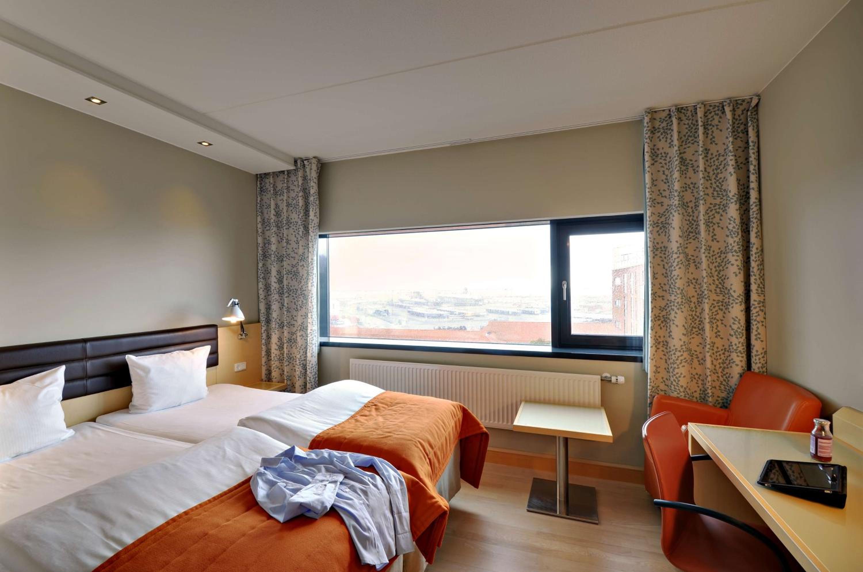 Standard Twin Room - Photo 3