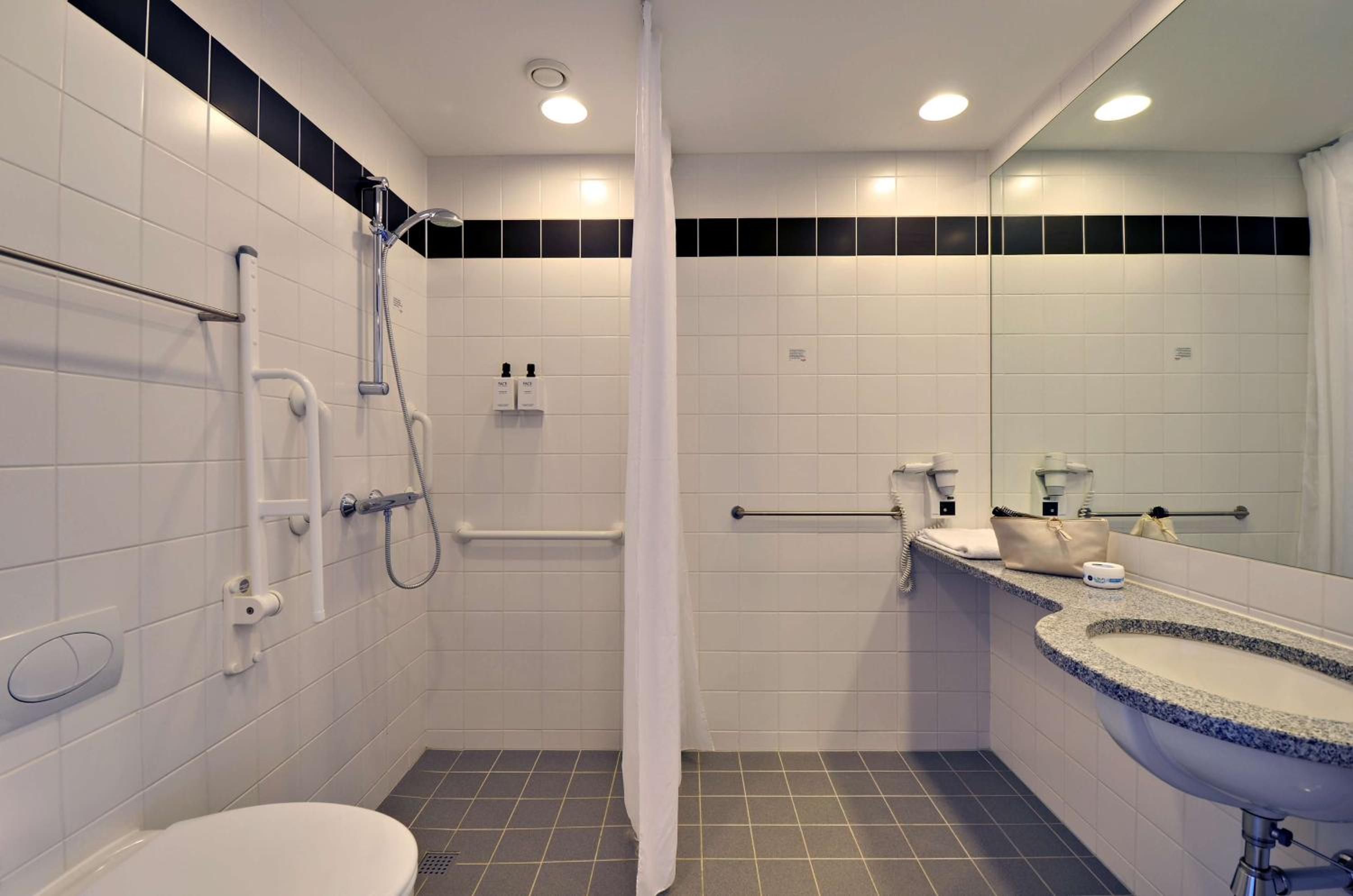 Standard Twin Room - Photo 2
