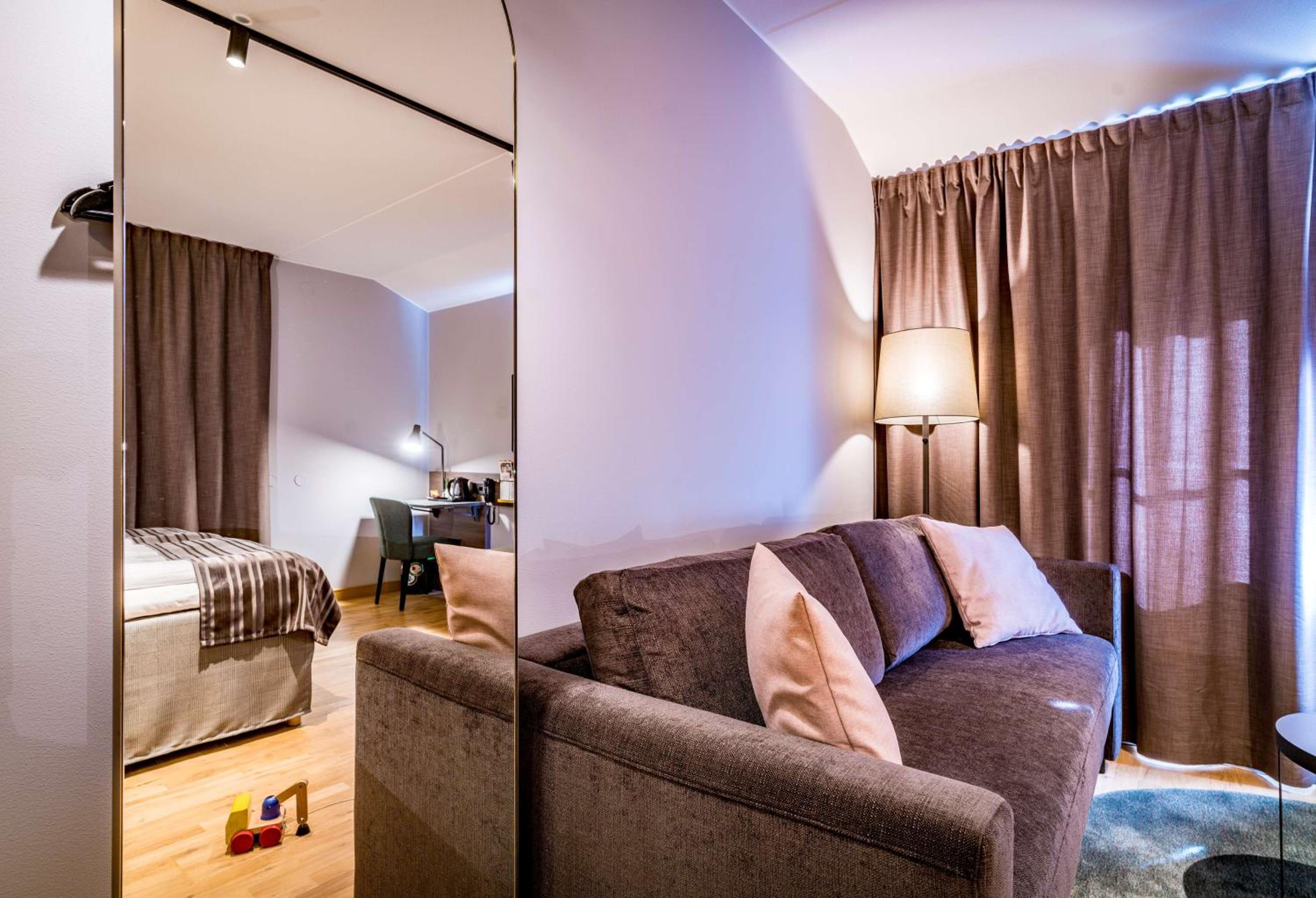 Quadruple Family Room - Photo 7