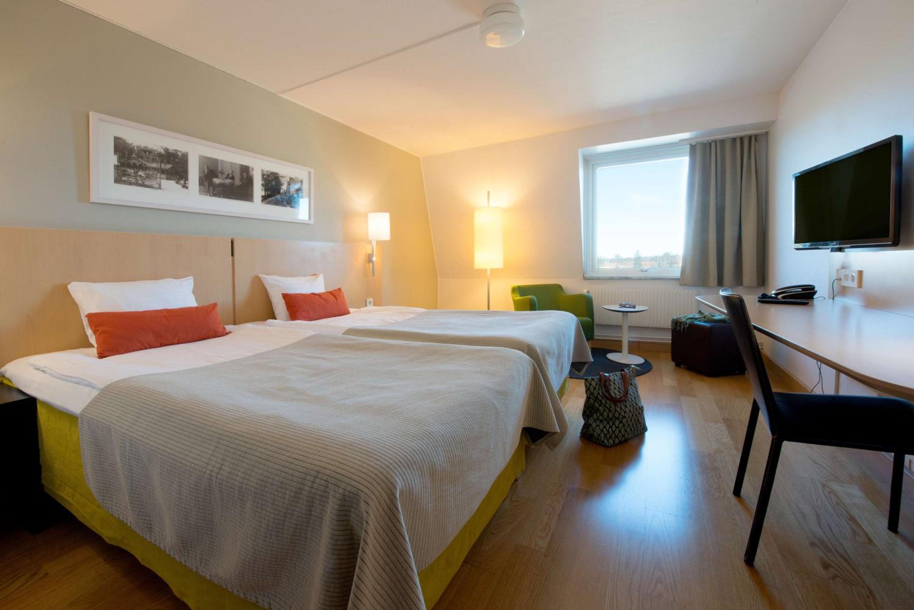 Standard Twin Room - Photo 2
