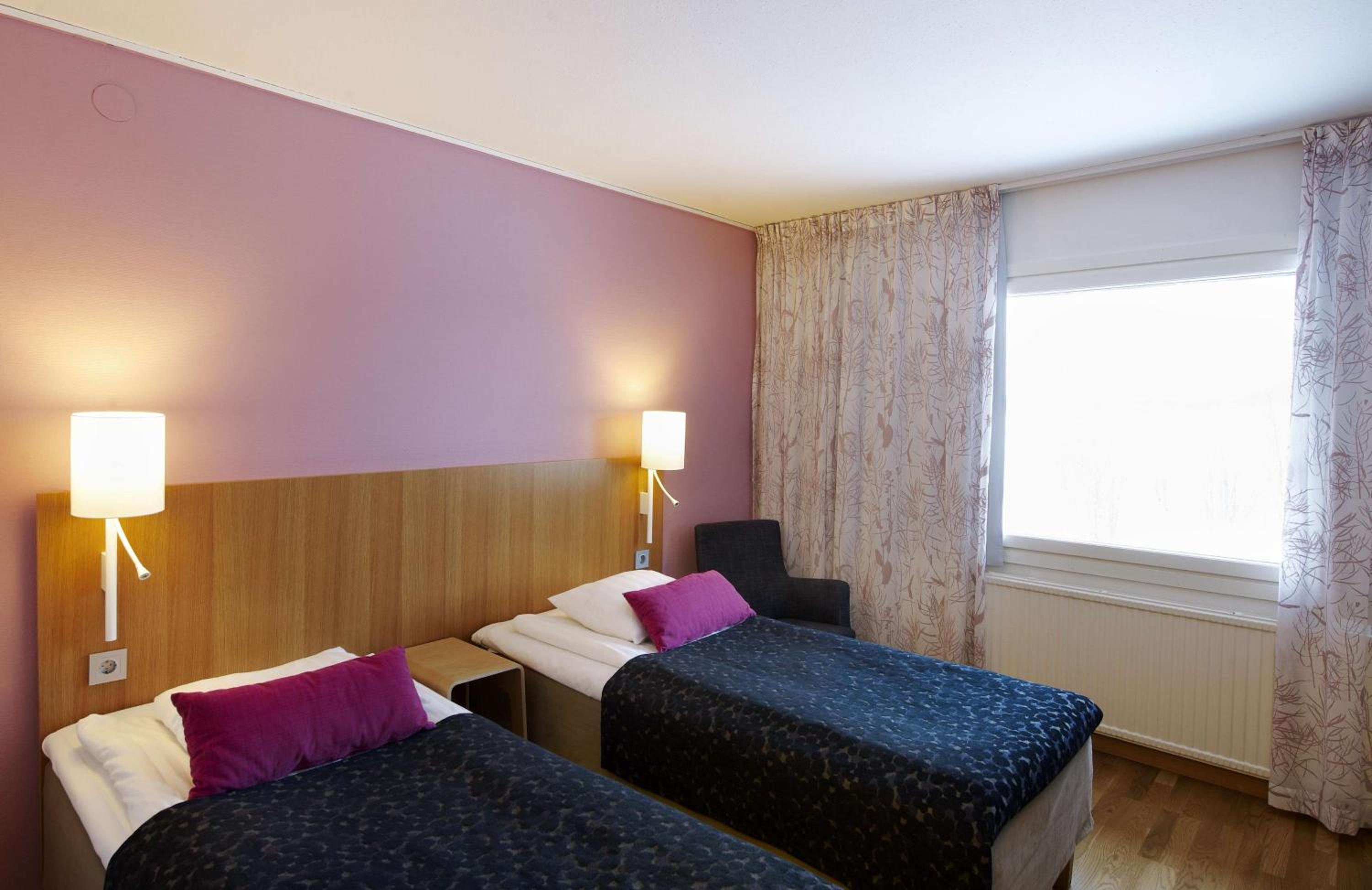 Standard Twin Room - Photo 2