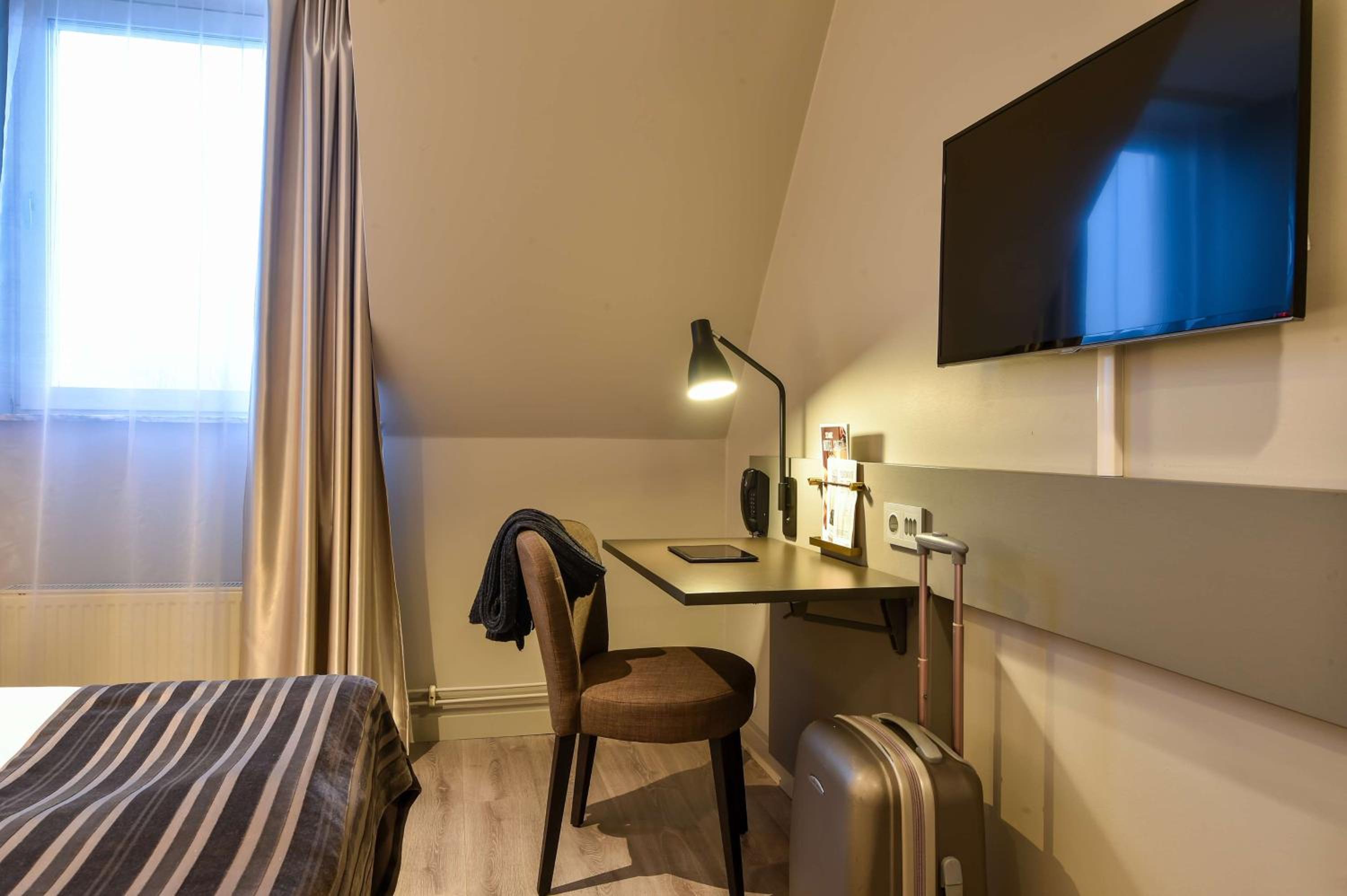 Standard Double or Twin Room - Photo 2