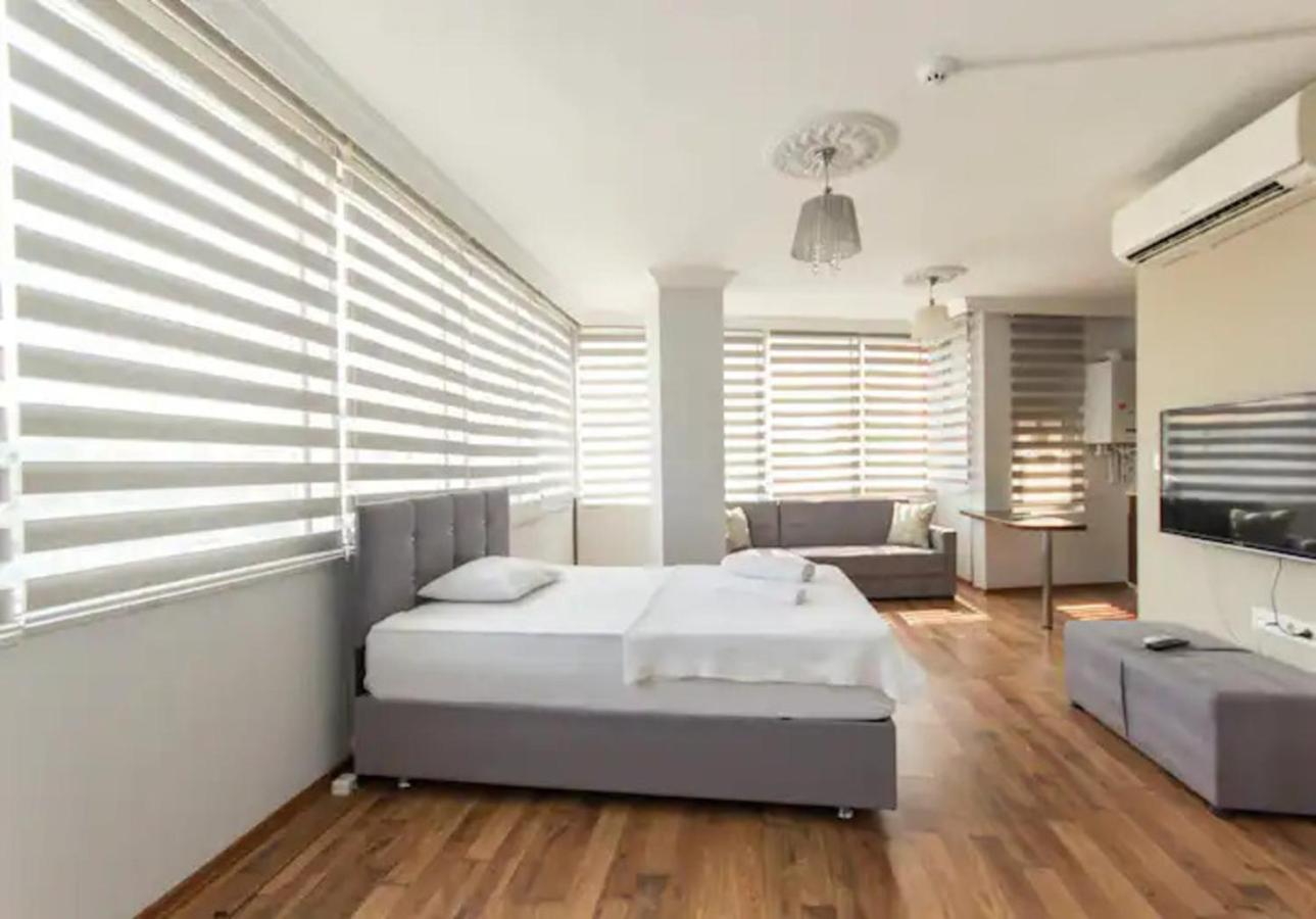 Studio Apartment photo 1