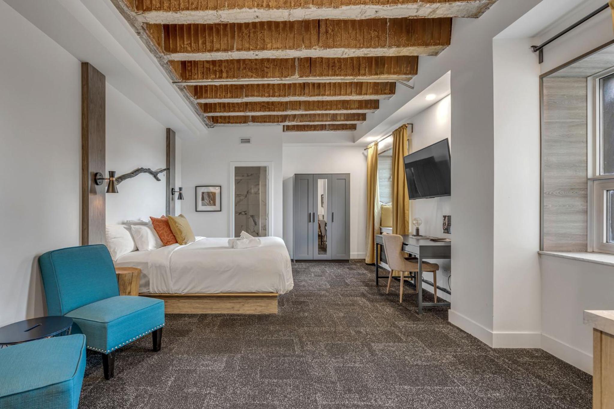 Superior King Suite