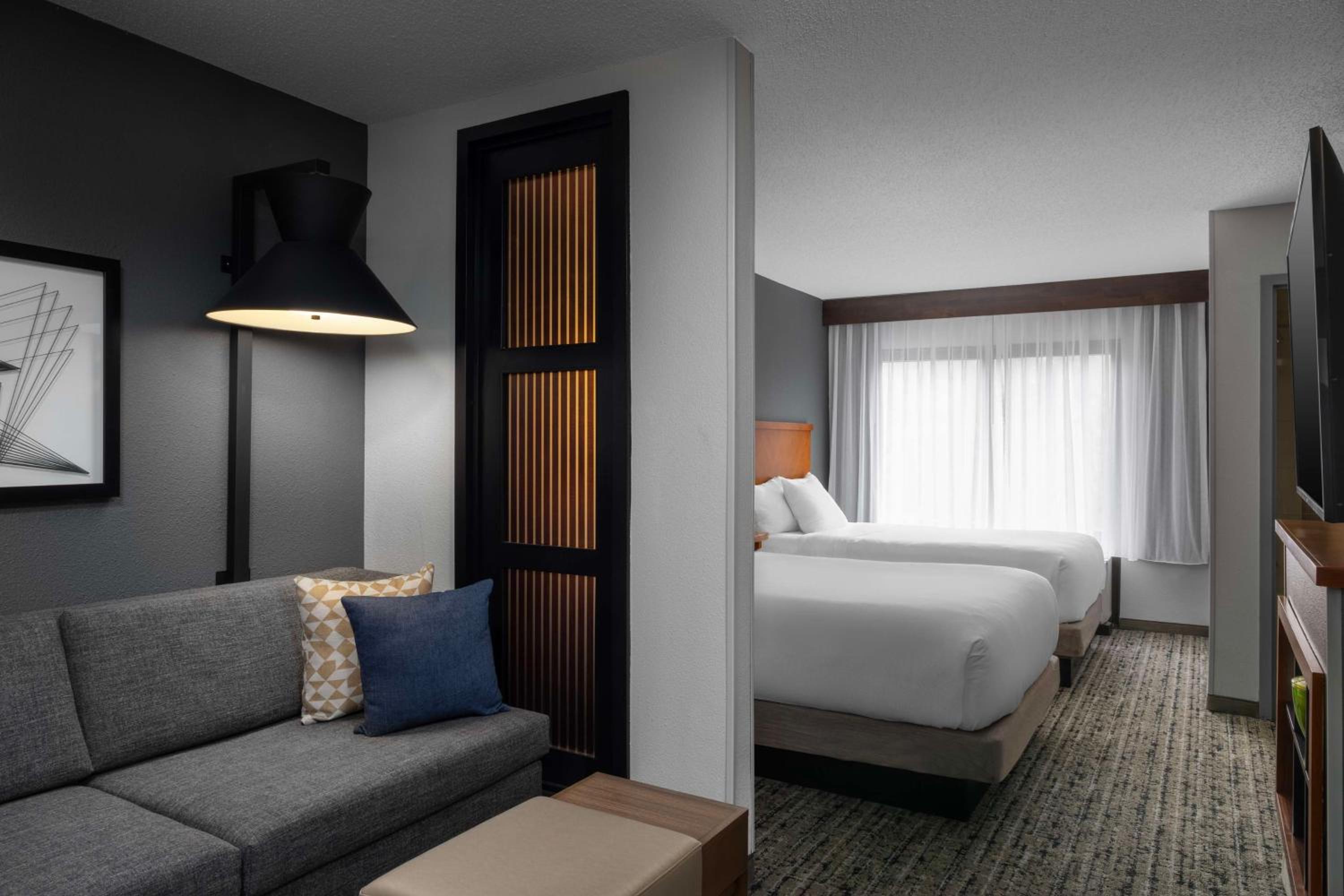 Double Room with Two Double Beds and Sofa Bed - Photo 3