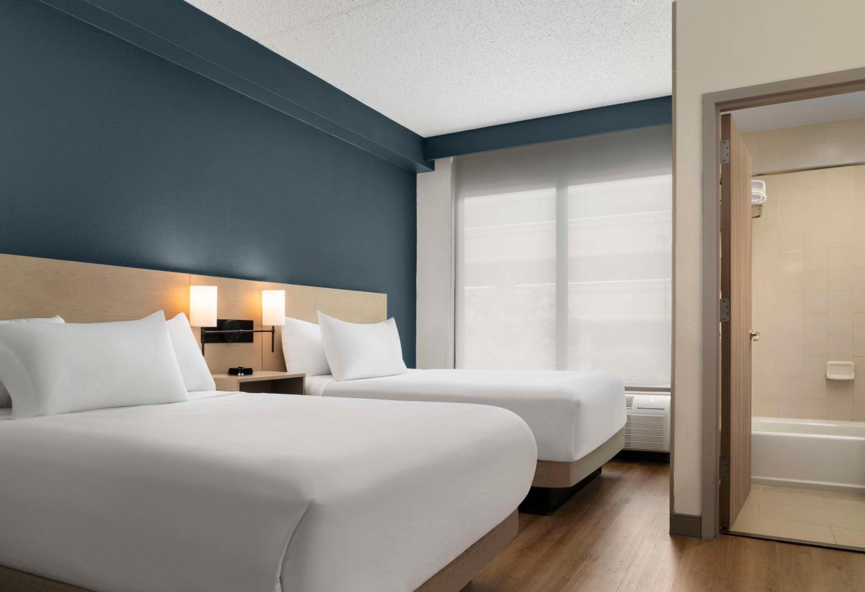 Double Room with Two Double Beds and Sofa Bed - Photo 1