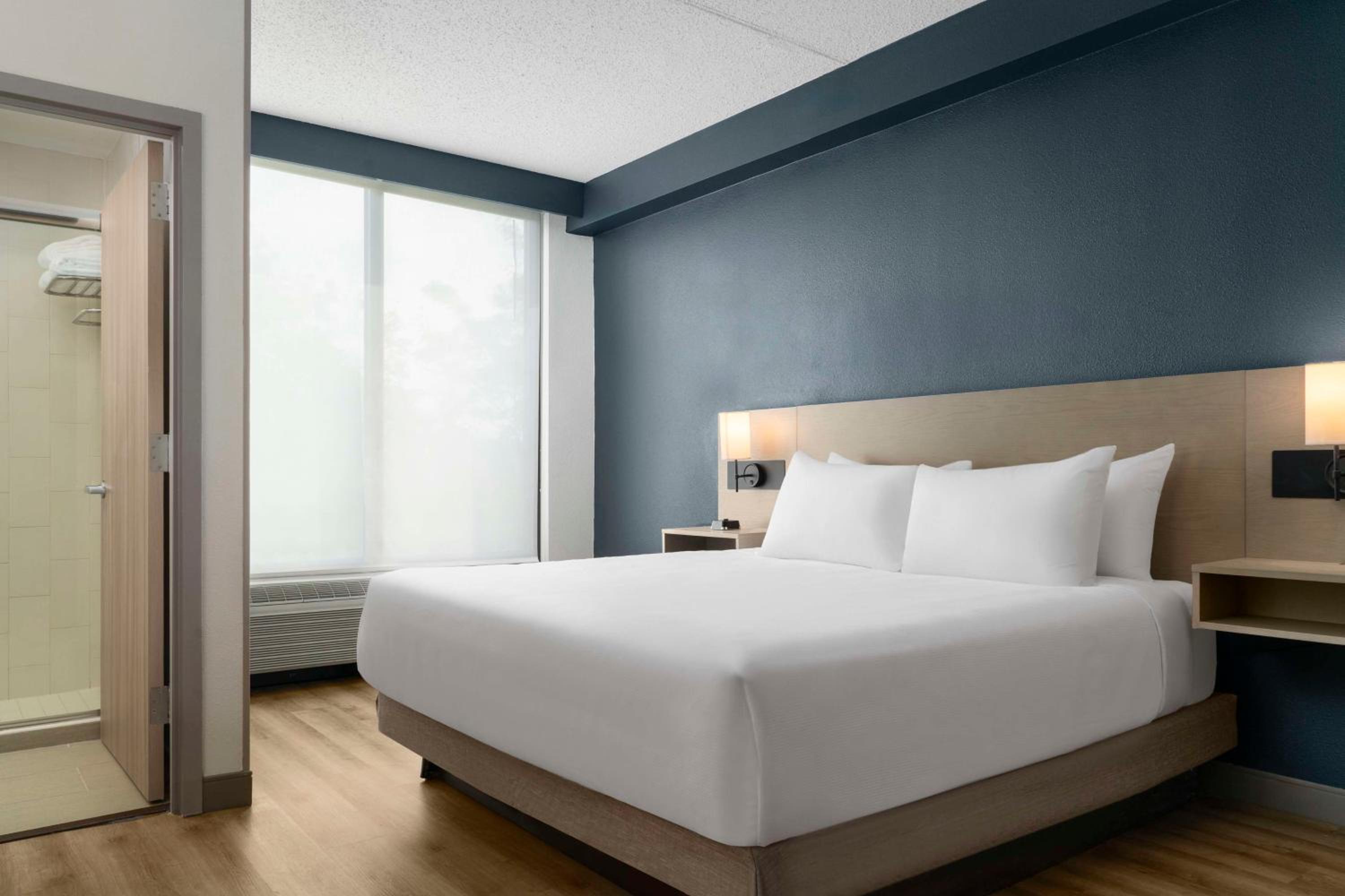King Room with High Floor and Sofa Bed - Photo 7
