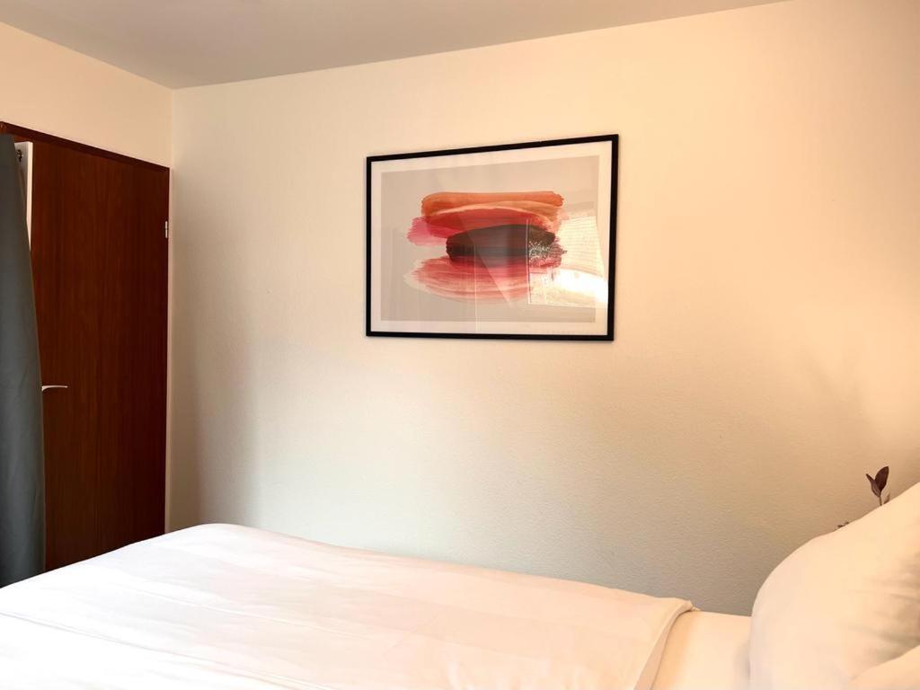 One-Bedroom Apartment - Photo 2