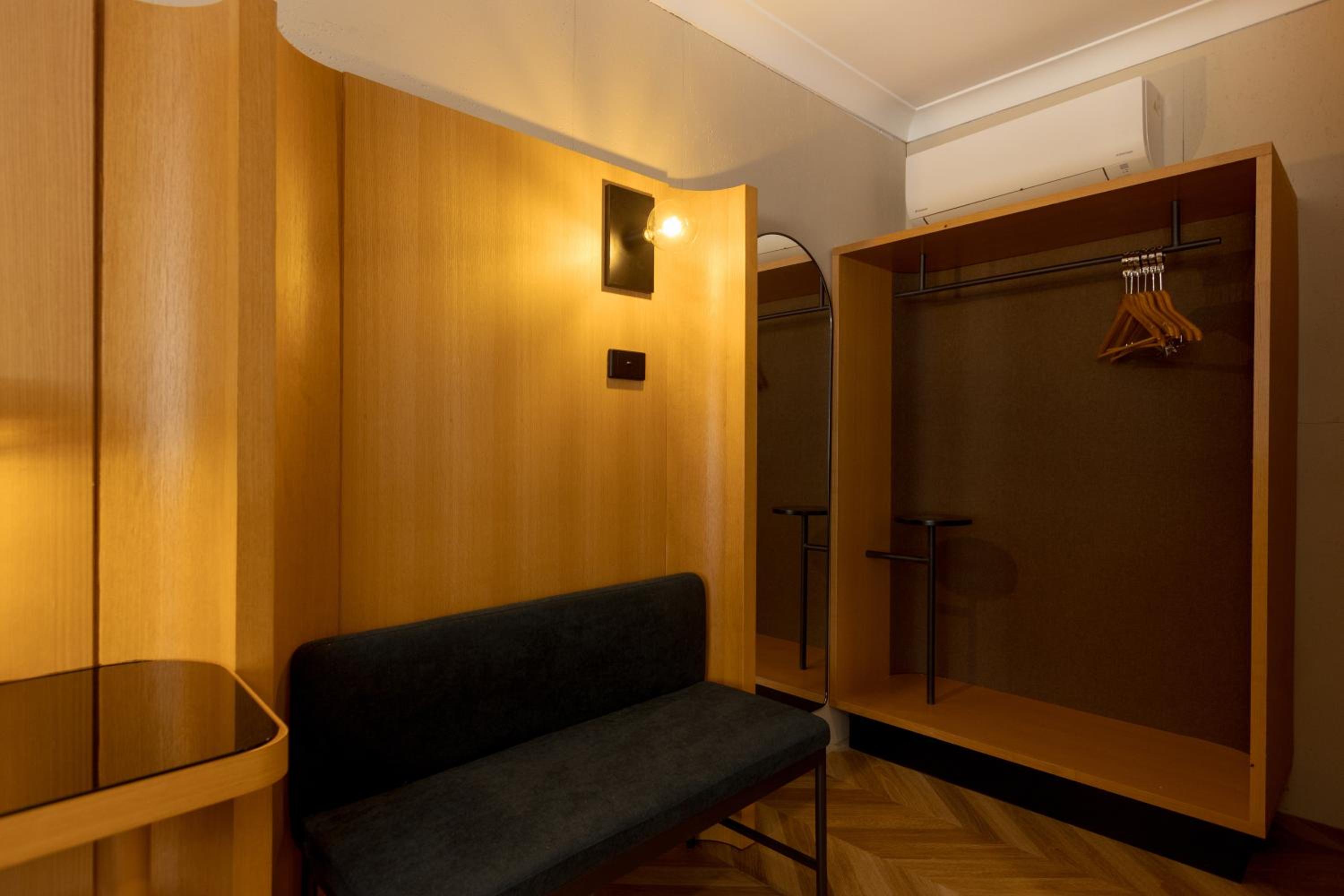Deluxe Queen Room with Two Queen Beds photo 1