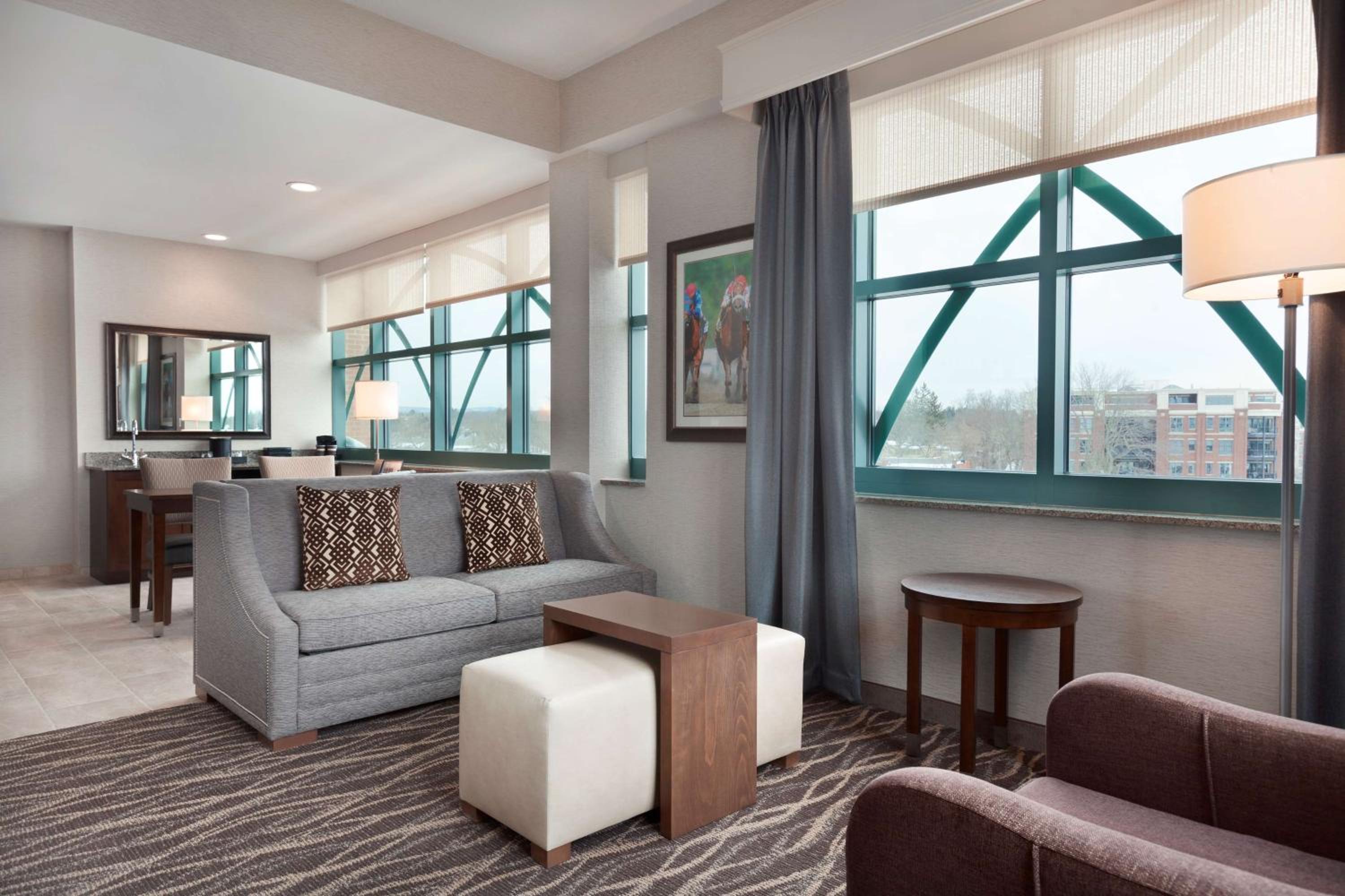 Two-Room Queen Suite with Two Queen Beds photo 3