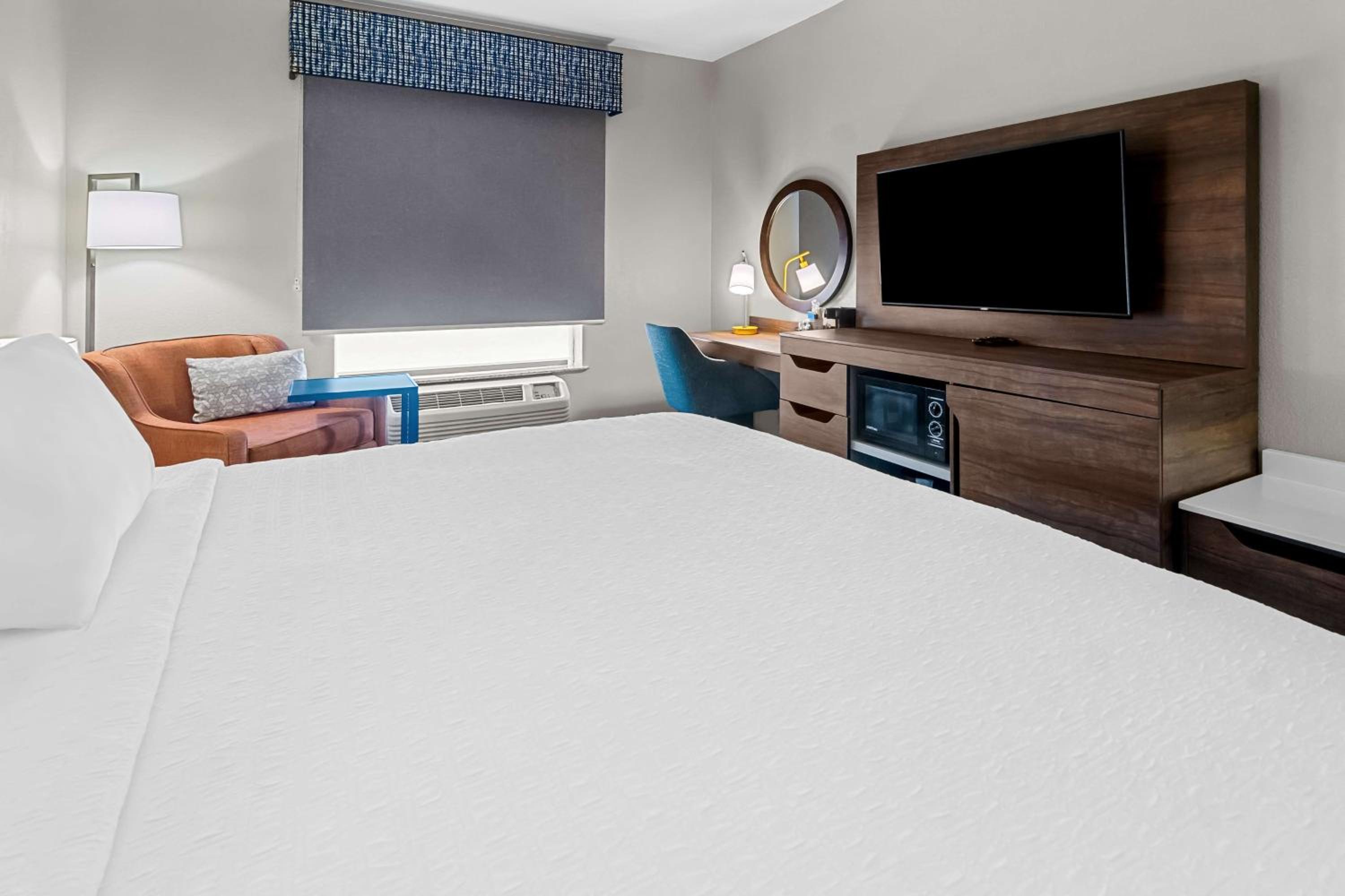 King Room - Non-Smoking - Photo 1