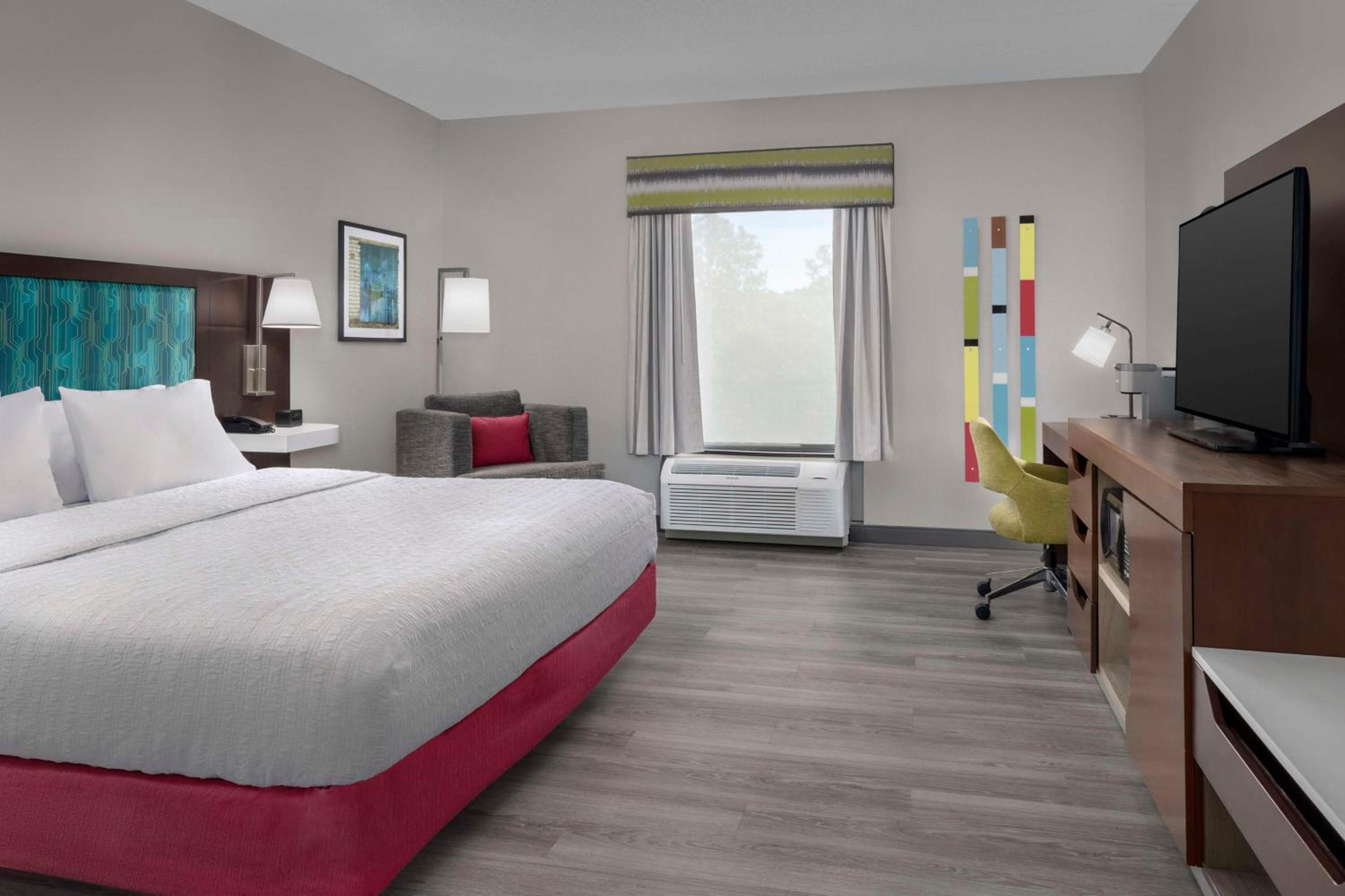 King Room with Accessible Tub - Mobility and Hearing Access/Non-Smoking - Photo 3